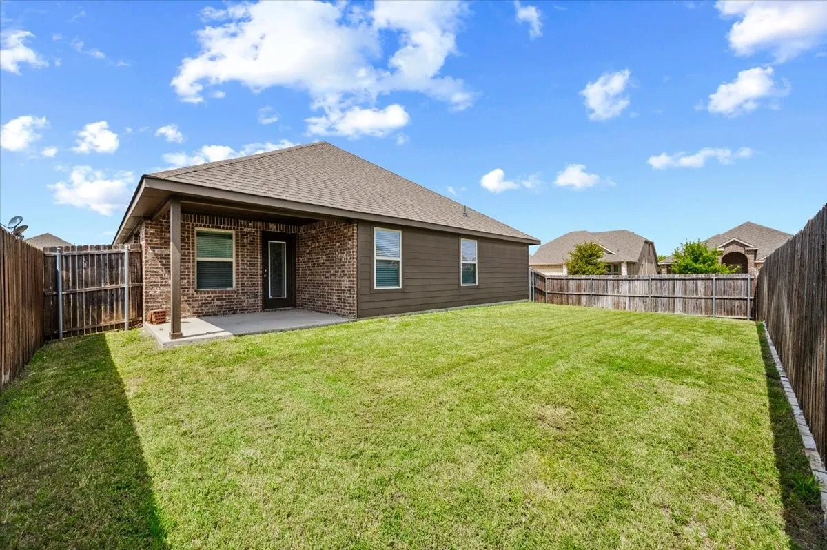 Single Family Residence For Sale in Ellis County , 228 Garden Grove Drive, Waxahachie, Texas 75165, 3 Bedroom, 2 Bathroom, 2 Garage spaces, 1,585 Sqft, built in 2019, mls#21387075, Real Estate Agent in Waxahachie, Homes For Sale in Ellis county, Homes For Sale in Waxahachie, Realtor in Waxahachie Texas, Real Estate Brokerage Independent Realty Texas, Luminita Cordes Realtor