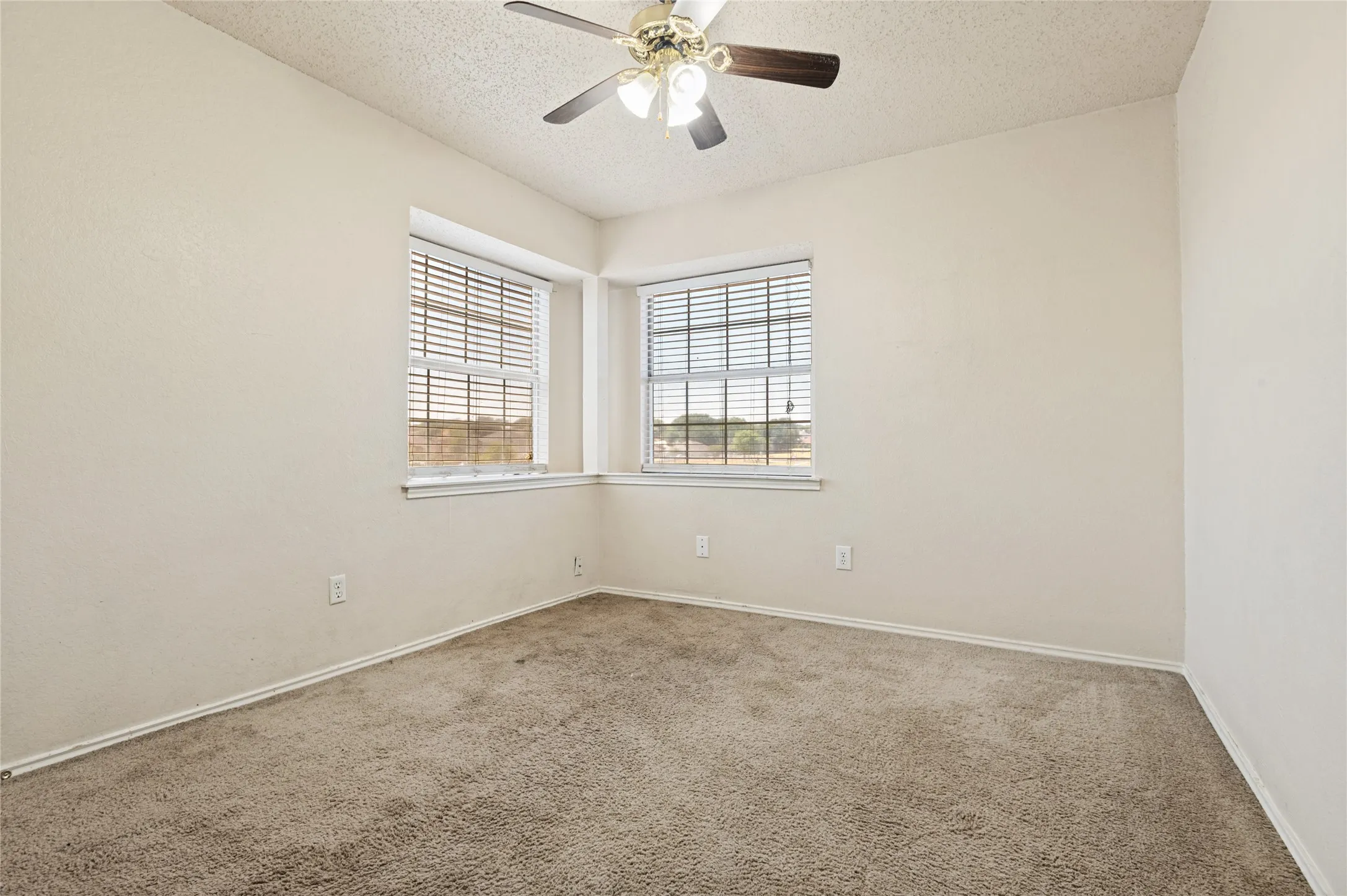 Single Family Residence For Sale in Dallas County , 12927 Parker Court, Balch Springs, Texas 75180, 3 Bedroom, 2 Bathroom, 2 Garage spaces, 1,745 Sqft, built in 1994, mls#21386119, Real Estate Agent in Balch Springs, Homes For Sale in Dallas county, Homes For Sale in Balch Springs, Realtor in Balch Springs Texas, Real Estate Brokerage Independent Realty Texas, Luminita Cordes Realtor