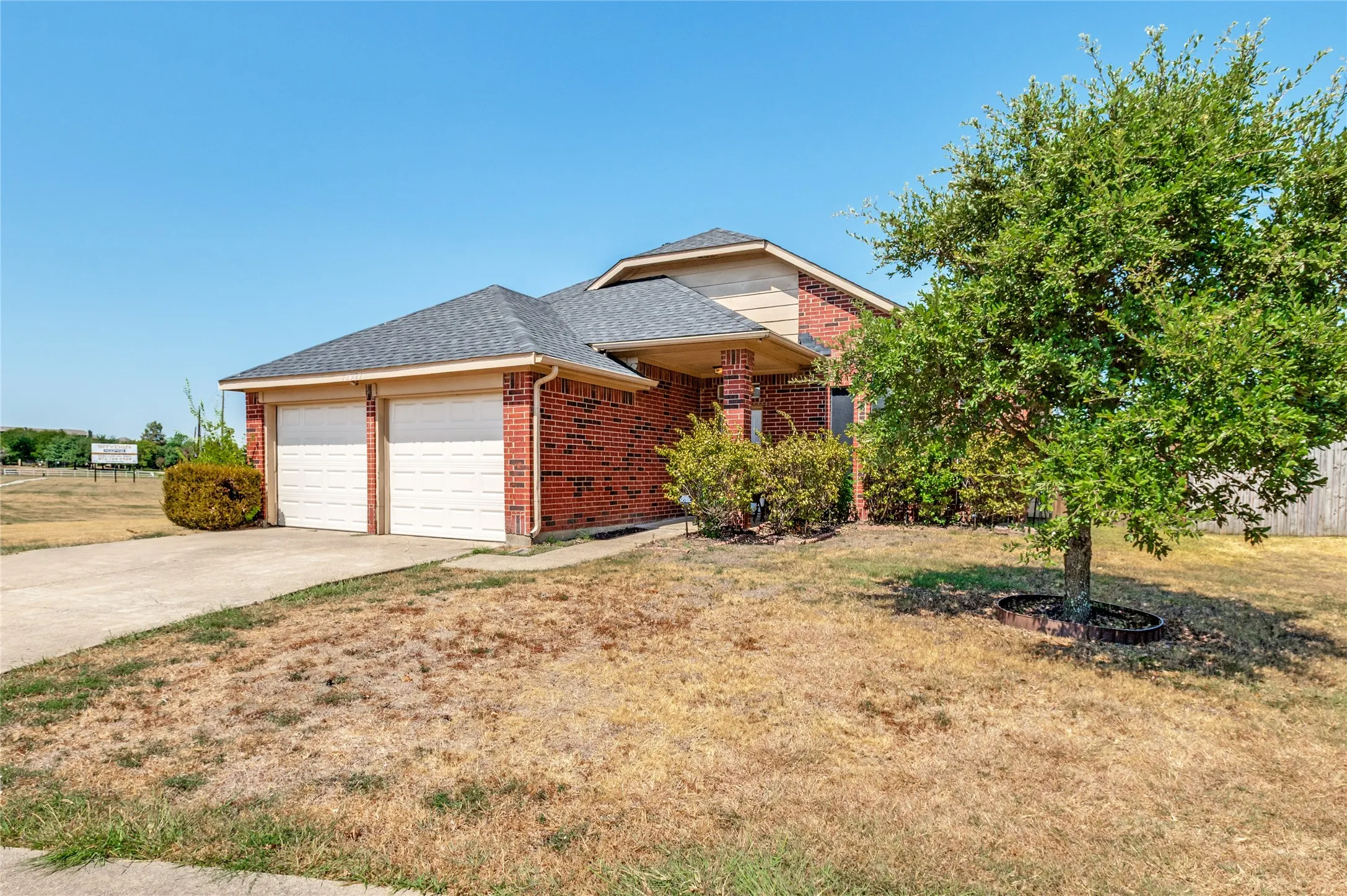 Single Family Residence For Sale in Dallas County , 12927 Parker Court, Balch Springs, Texas 75180, 3 Bedroom, 2 Bathroom, 2 Garage spaces, 1,745 Sqft, built in 1994, mls#21386119, Real Estate Agent in Balch Springs, Homes For Sale in Dallas county, Homes For Sale in Balch Springs, Realtor in Balch Springs Texas, Real Estate Brokerage Independent Realty Texas, Luminita Cordes Realtor