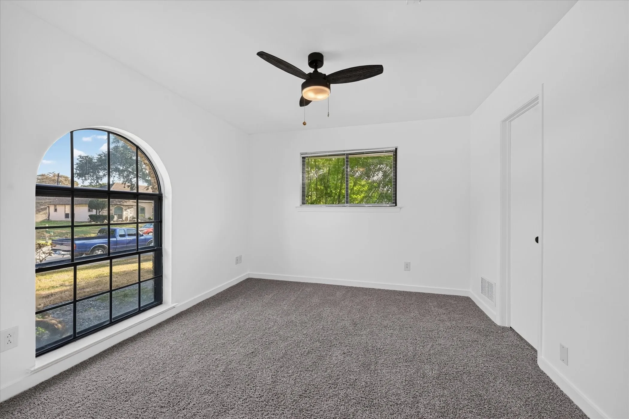 Orignal picture of the bedroom
