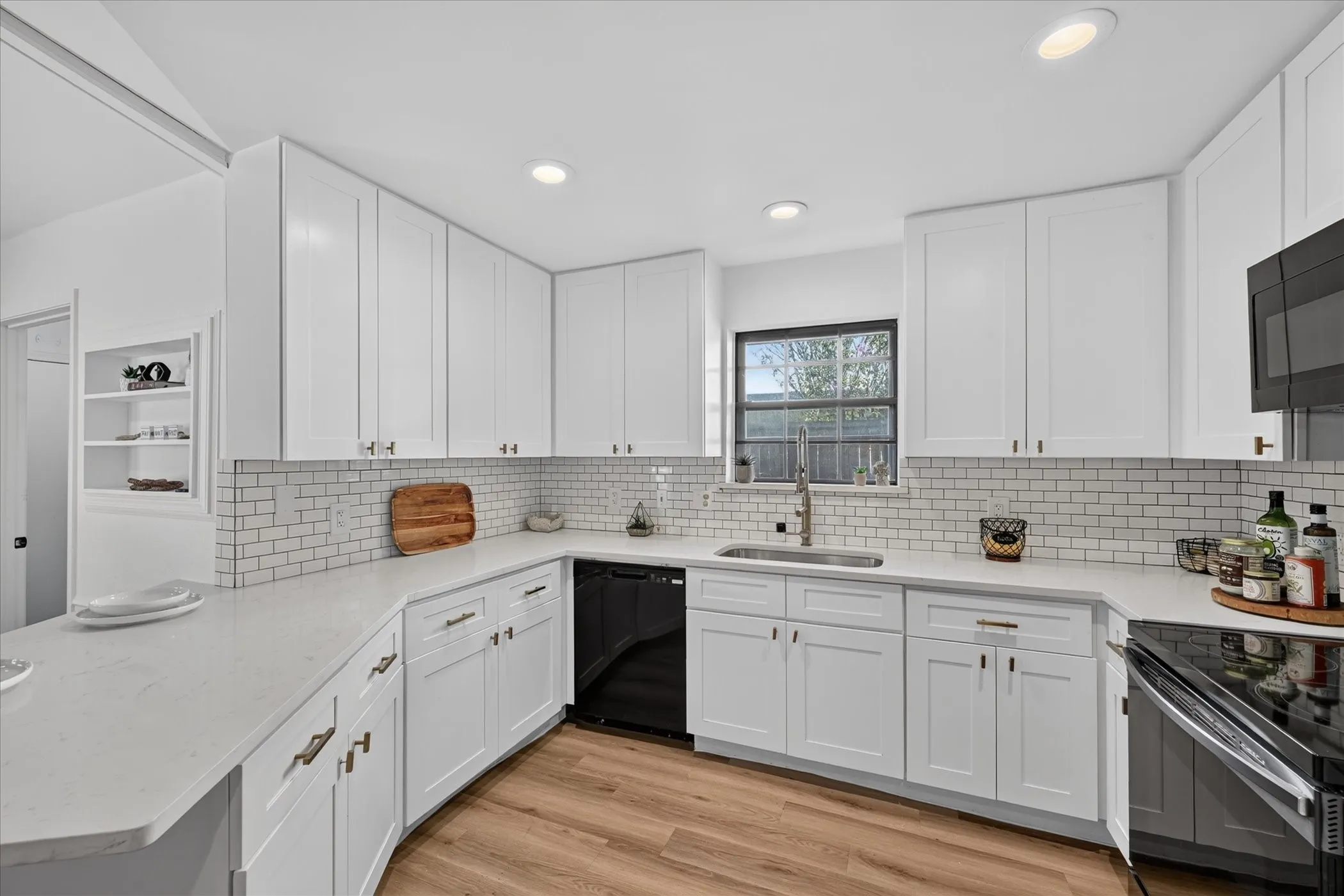 Single Family Residence For Sale in Collin County , 1712 Copper Creek Drive, Plano, Texas 75075, 4 Bedroom, 3 Bathroom, 2 Garage spaces, 2,196 Sqft, built in 1977, mls#21386271, Real Estate Agent in Plano, Homes For Sale in Collin county, Homes For Sale in Plano, Realtor in Plano Texas, Real Estate Brokerage Independent Realty Texas, Luminita Cordes Realtor