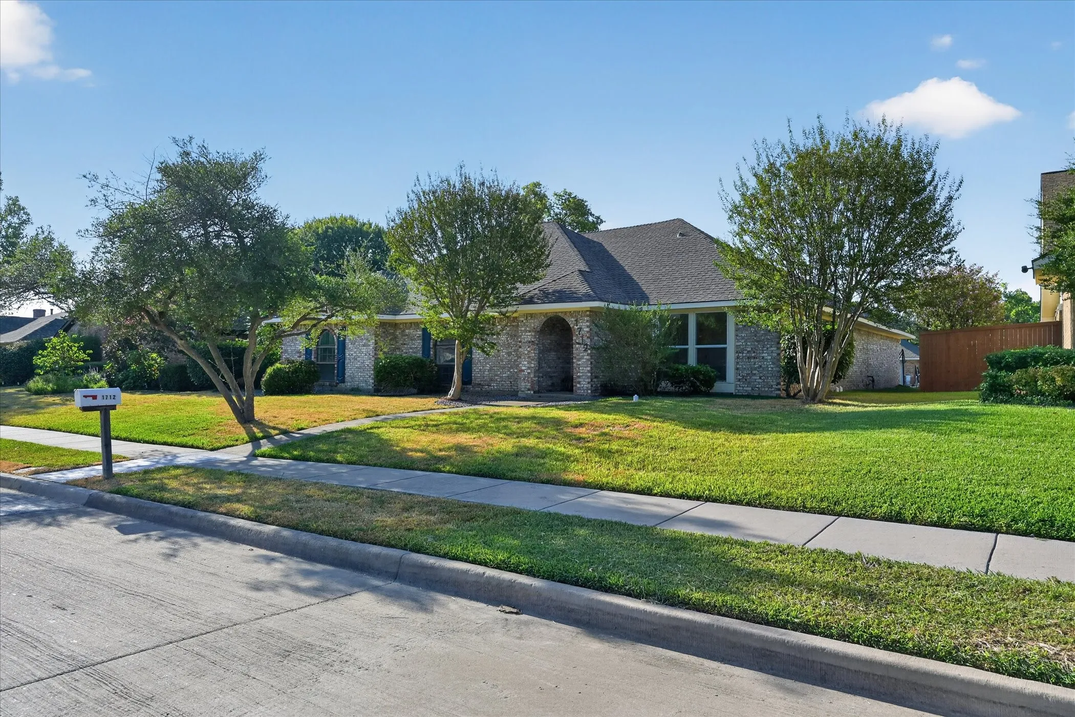 Single Family Residence For Sale in Collin County , 1712 Copper Creek Drive, Plano, Texas 75075, 4 Bedroom, 3 Bathroom, 2 Garage spaces, 2,196 Sqft, built in 1977, mls#21386271, Real Estate Agent in Plano, Homes For Sale in Collin county, Homes For Sale in Plano, Realtor in Plano Texas, Real Estate Brokerage Independent Realty Texas, Luminita Cordes Realtor