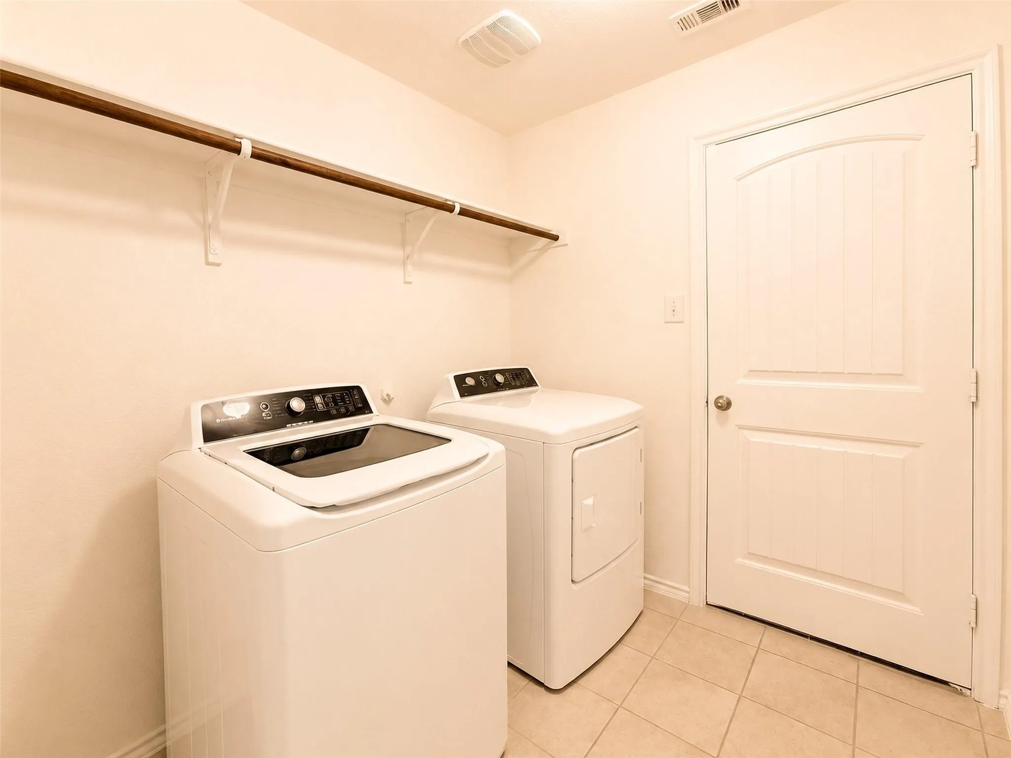 Single Family Residence For Sale in Kaufman County , 2327 San Marcos Drive, Forney, Texas 75126, 4 Bedroom, 2 Bathroom, 2 Garage spaces, 2,140 Sqft, built in 2017, mls#21387082, Real Estate Agent in Forney, Homes For Sale in Kaufman county, Homes For Sale in Forney, Realtor in Forney Texas, Real Estate Brokerage Independent Realty Texas, Luminita Cordes Realtor