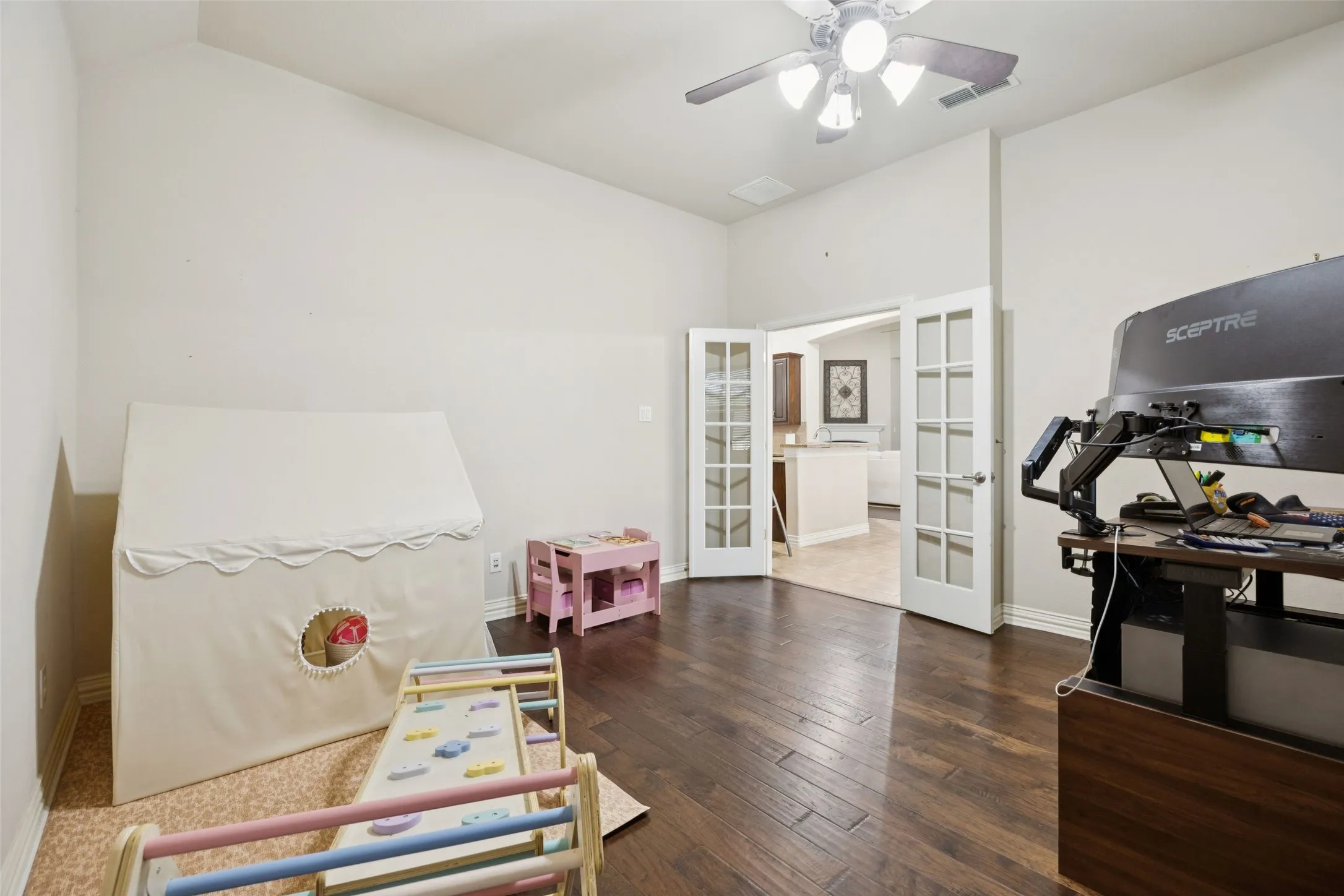 Single Family Residence For Sale in Tarrant County , 520 Unbridled Lane, Keller, Texas 76248, 4 Bedroom, 4 Bathroom, 3 Garage spaces, 3,194 Sqft, built in 2005, mls#21386886, Real Estate Agent in Keller, Homes For Sale in Tarrant county, Homes For Sale in Keller, Realtor in Keller Texas, Real Estate Brokerage Independent Realty Texas, Luminita Cordes Realtor