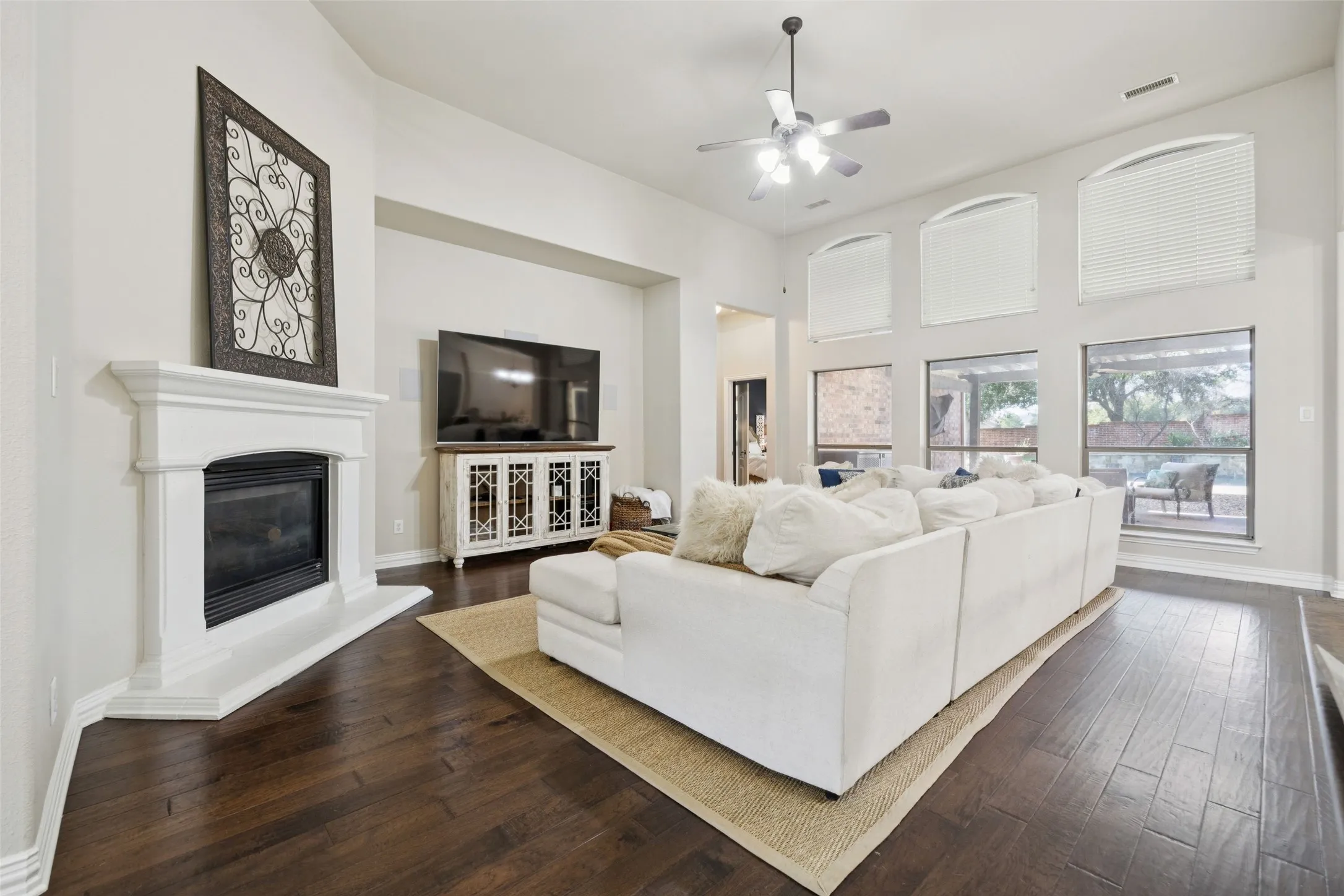 Single Family Residence For Sale in Tarrant County , 520 Unbridled Lane, Keller, Texas 76248, 4 Bedroom, 4 Bathroom, 3 Garage spaces, 3,194 Sqft, built in 2005, mls#21386886, Real Estate Agent in Keller, Homes For Sale in Tarrant county, Homes For Sale in Keller, Realtor in Keller Texas, Real Estate Brokerage Independent Realty Texas, Luminita Cordes Realtor