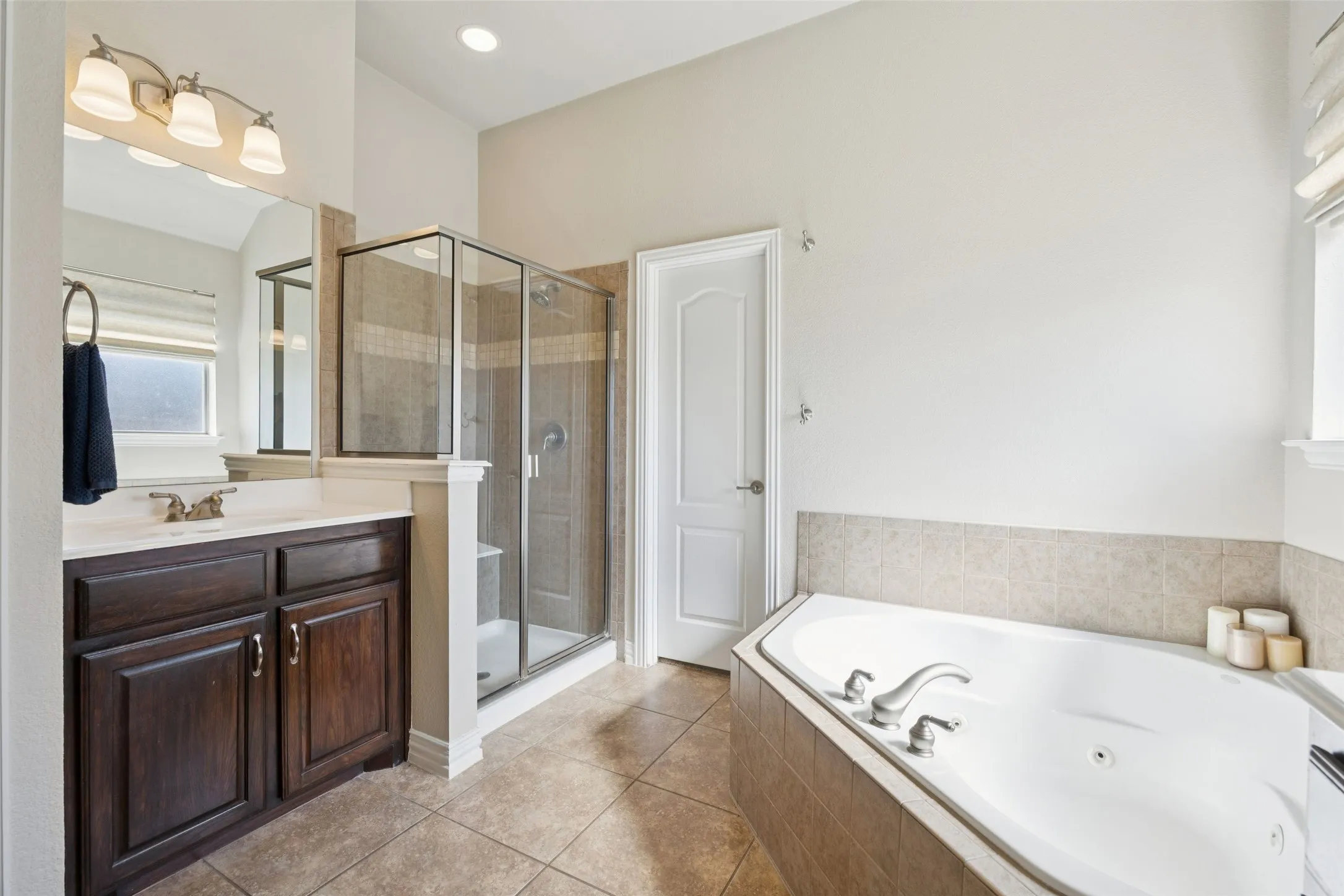 Single Family Residence For Sale in Tarrant County , 520 Unbridled Lane, Keller, Texas 76248, 4 Bedroom, 4 Bathroom, 3 Garage spaces, 3,194 Sqft, built in 2005, mls#21386886, Real Estate Agent in Keller, Homes For Sale in Tarrant county, Homes For Sale in Keller, Realtor in Keller Texas, Real Estate Brokerage Independent Realty Texas, Luminita Cordes Realtor