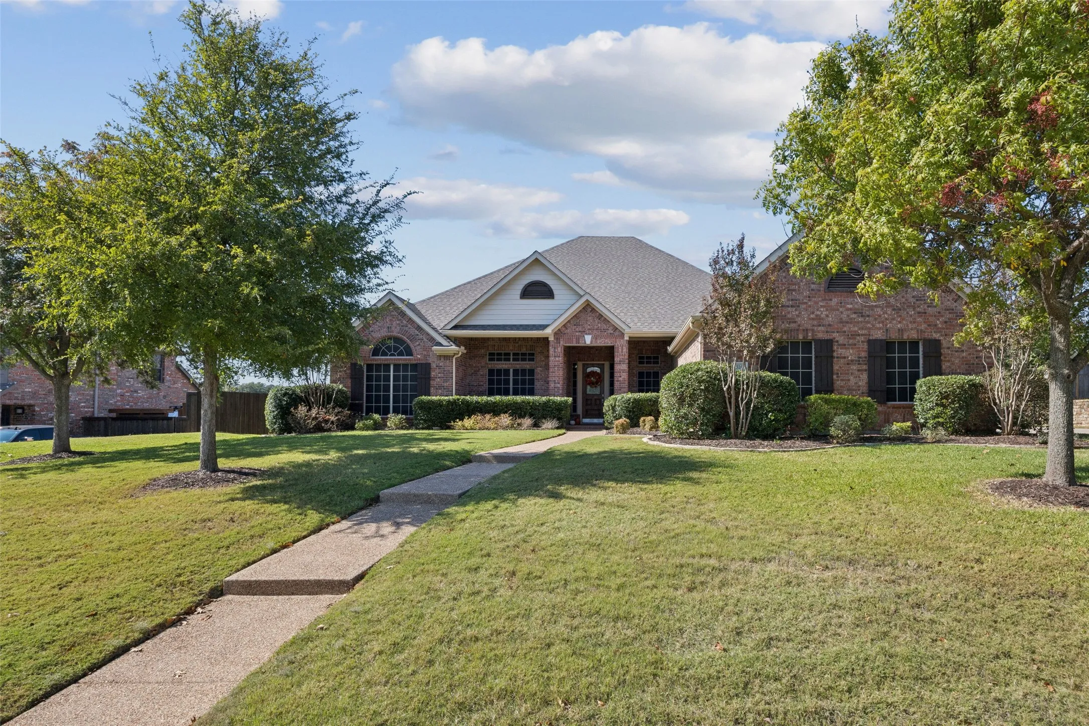 Single Family Residence For Sale in Tarrant County , 520 Unbridled Lane, Keller, Texas 76248, 4 Bedroom, 4 Bathroom, 3 Garage spaces, 3,194 Sqft, built in 2005, mls#21386886, Real Estate Agent in Keller, Homes For Sale in Tarrant county, Homes For Sale in Keller, Realtor in Keller Texas, Real Estate Brokerage Independent Realty Texas, Luminita Cordes Realtor