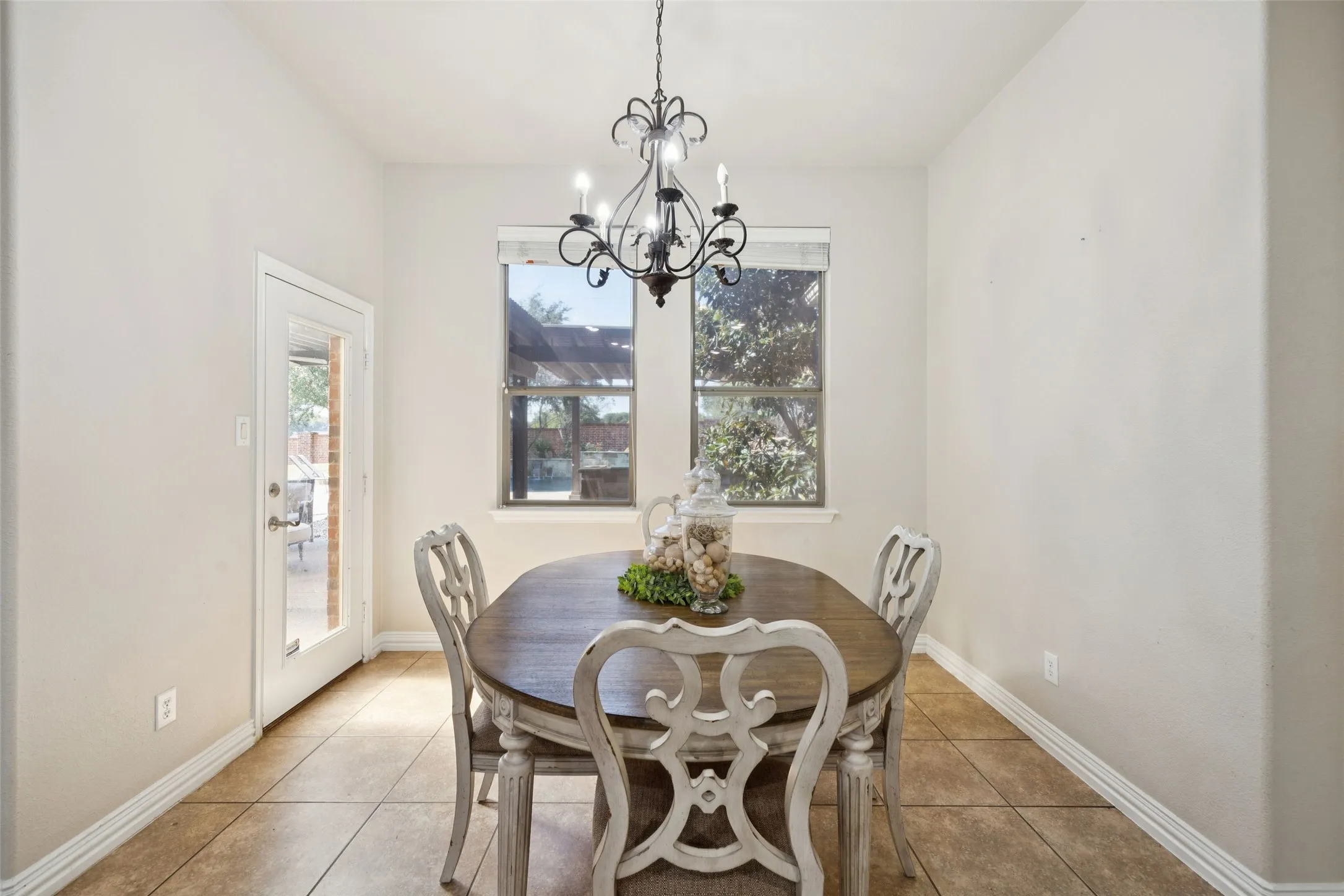 Single Family Residence For Sale in Tarrant County , 520 Unbridled Lane, Keller, Texas 76248, 4 Bedroom, 4 Bathroom, 3 Garage spaces, 3,194 Sqft, built in 2005, mls#21386886, Real Estate Agent in Keller, Homes For Sale in Tarrant county, Homes For Sale in Keller, Realtor in Keller Texas, Real Estate Brokerage Independent Realty Texas, Luminita Cordes Realtor