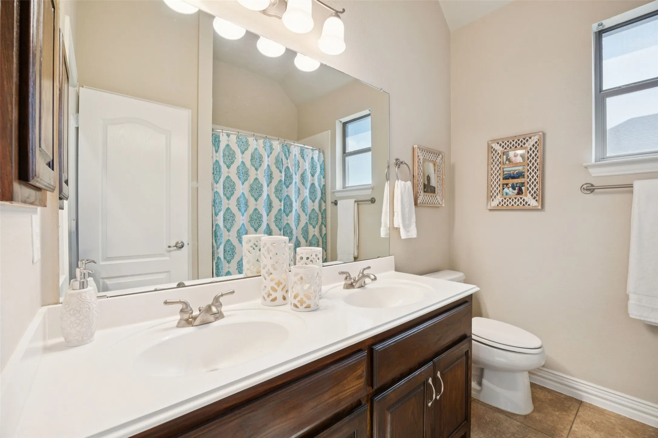 Single Family Residence For Sale in Tarrant County , 520 Unbridled Lane, Keller, Texas 76248, 4 Bedroom, 4 Bathroom, 3 Garage spaces, 3,194 Sqft, built in 2005, mls#21386886, Real Estate Agent in Keller, Homes For Sale in Tarrant county, Homes For Sale in Keller, Realtor in Keller Texas, Real Estate Brokerage Independent Realty Texas, Luminita Cordes Realtor