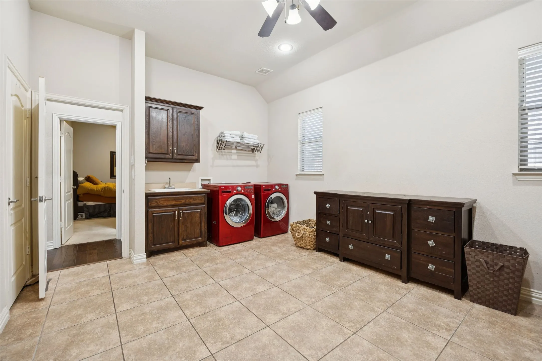 Single Family Residence For Sale in Tarrant County , 520 Unbridled Lane, Keller, Texas 76248, 4 Bedroom, 4 Bathroom, 3 Garage spaces, 3,194 Sqft, built in 2005, mls#21386886, Real Estate Agent in Keller, Homes For Sale in Tarrant county, Homes For Sale in Keller, Realtor in Keller Texas, Real Estate Brokerage Independent Realty Texas, Luminita Cordes Realtor