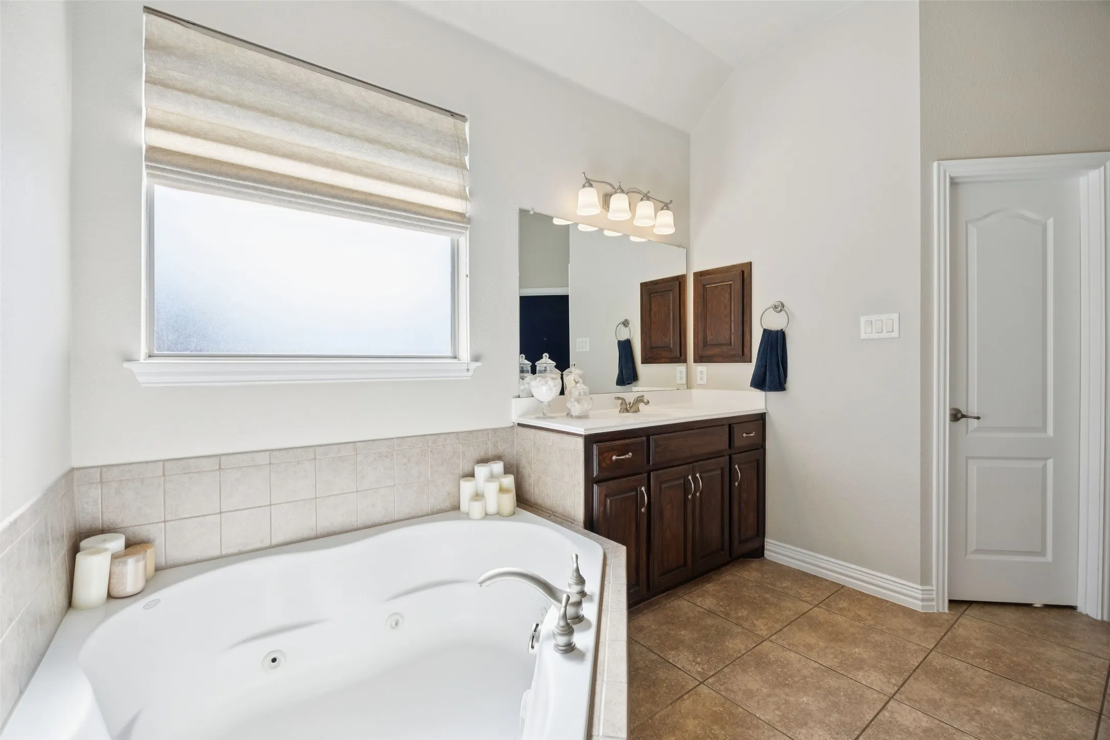 Single Family Residence For Sale in Tarrant County , 520 Unbridled Lane, Keller, Texas 76248, 4 Bedroom, 4 Bathroom, 3 Garage spaces, 3,194 Sqft, built in 2005, mls#21386886, Real Estate Agent in Keller, Homes For Sale in Tarrant county, Homes For Sale in Keller, Realtor in Keller Texas, Real Estate Brokerage Independent Realty Texas, Luminita Cordes Realtor