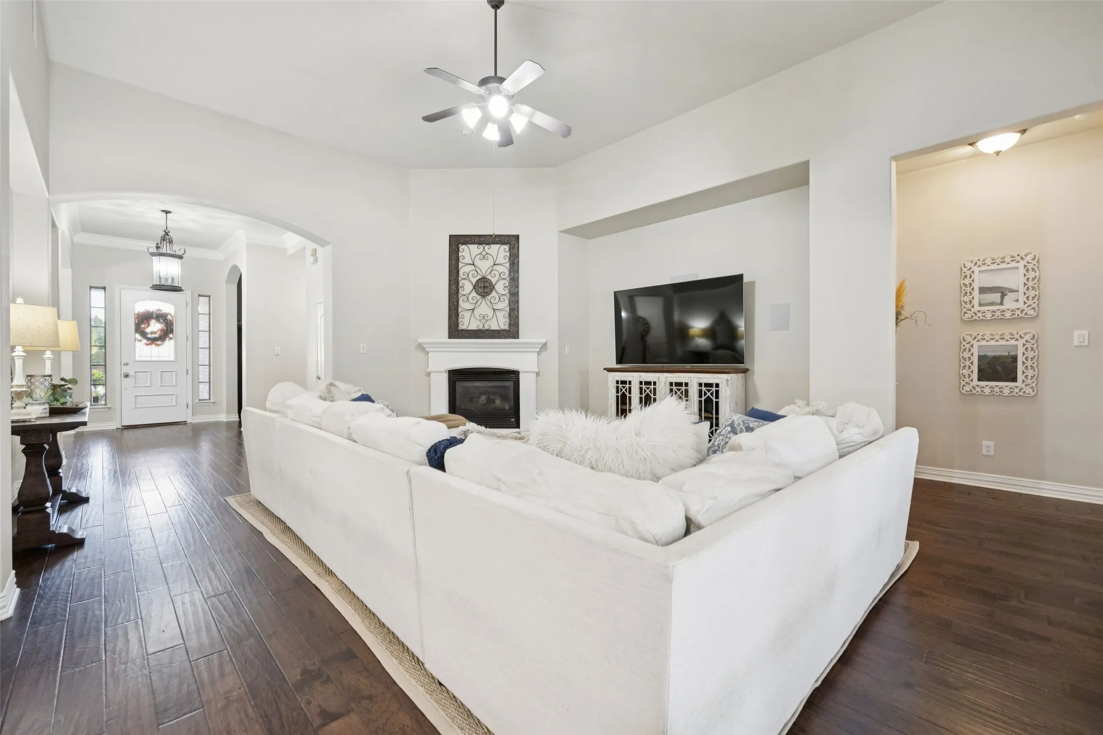 Single Family Residence For Sale in Tarrant County , 520 Unbridled Lane, Keller, Texas 76248, 4 Bedroom, 4 Bathroom, 3 Garage spaces, 3,194 Sqft, built in 2005, mls#21386886, Real Estate Agent in Keller, Homes For Sale in Tarrant county, Homes For Sale in Keller, Realtor in Keller Texas, Real Estate Brokerage Independent Realty Texas, Luminita Cordes Realtor