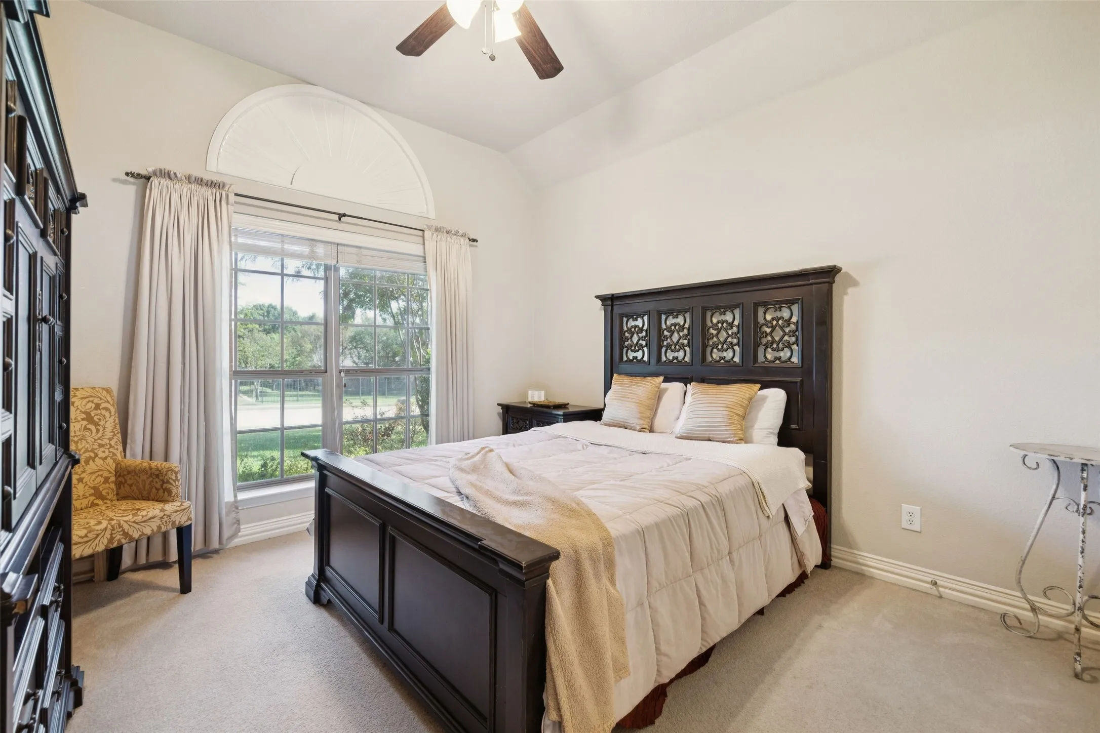 Single Family Residence For Sale in Tarrant County , 520 Unbridled Lane, Keller, Texas 76248, 4 Bedroom, 4 Bathroom, 3 Garage spaces, 3,194 Sqft, built in 2005, mls#21386886, Real Estate Agent in Keller, Homes For Sale in Tarrant county, Homes For Sale in Keller, Realtor in Keller Texas, Real Estate Brokerage Independent Realty Texas, Luminita Cordes Realtor