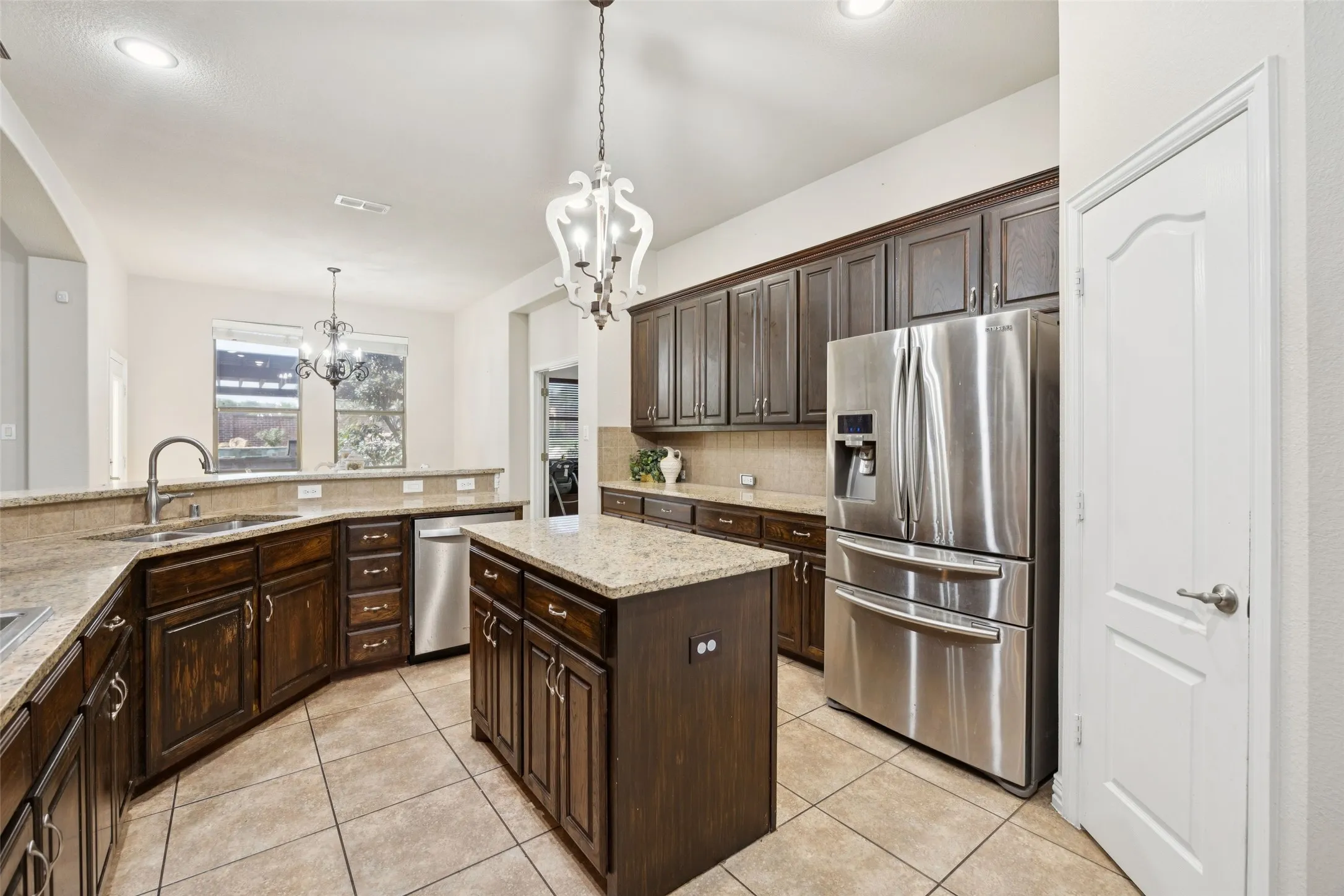 Single Family Residence For Sale in Tarrant County , 520 Unbridled Lane, Keller, Texas 76248, 4 Bedroom, 4 Bathroom, 3 Garage spaces, 3,194 Sqft, built in 2005, mls#21386886, Real Estate Agent in Keller, Homes For Sale in Tarrant county, Homes For Sale in Keller, Realtor in Keller Texas, Real Estate Brokerage Independent Realty Texas, Luminita Cordes Realtor