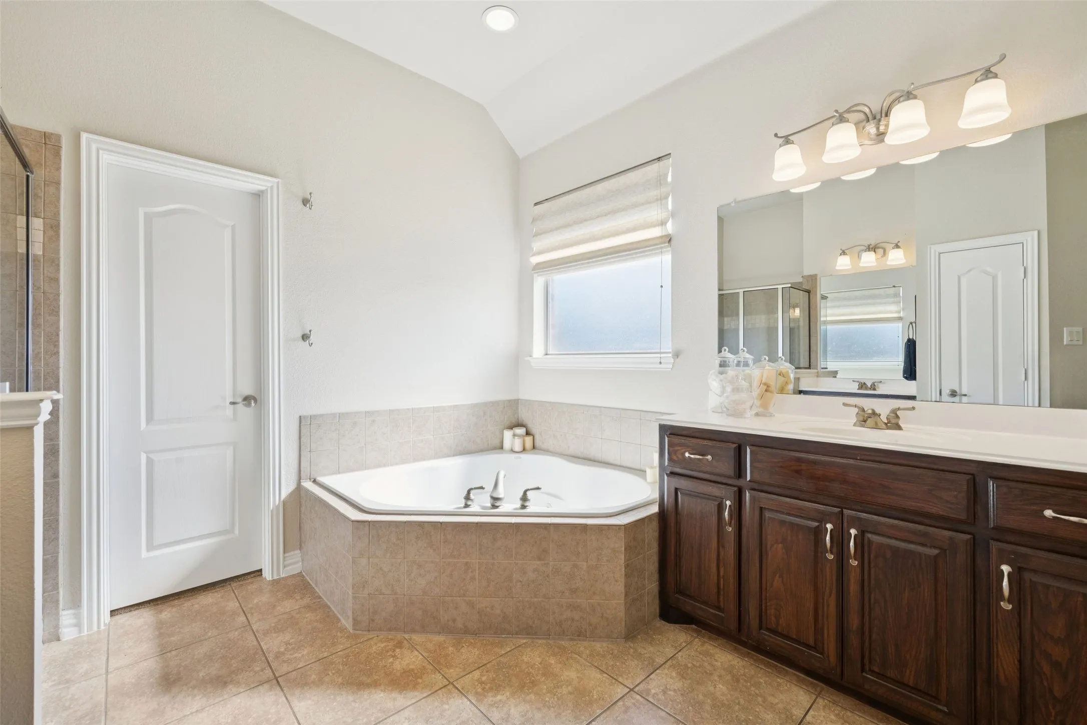 Single Family Residence For Sale in Tarrant County , 520 Unbridled Lane, Keller, Texas 76248, 4 Bedroom, 4 Bathroom, 3 Garage spaces, 3,194 Sqft, built in 2005, mls#21386886, Real Estate Agent in Keller, Homes For Sale in Tarrant county, Homes For Sale in Keller, Realtor in Keller Texas, Real Estate Brokerage Independent Realty Texas, Luminita Cordes Realtor