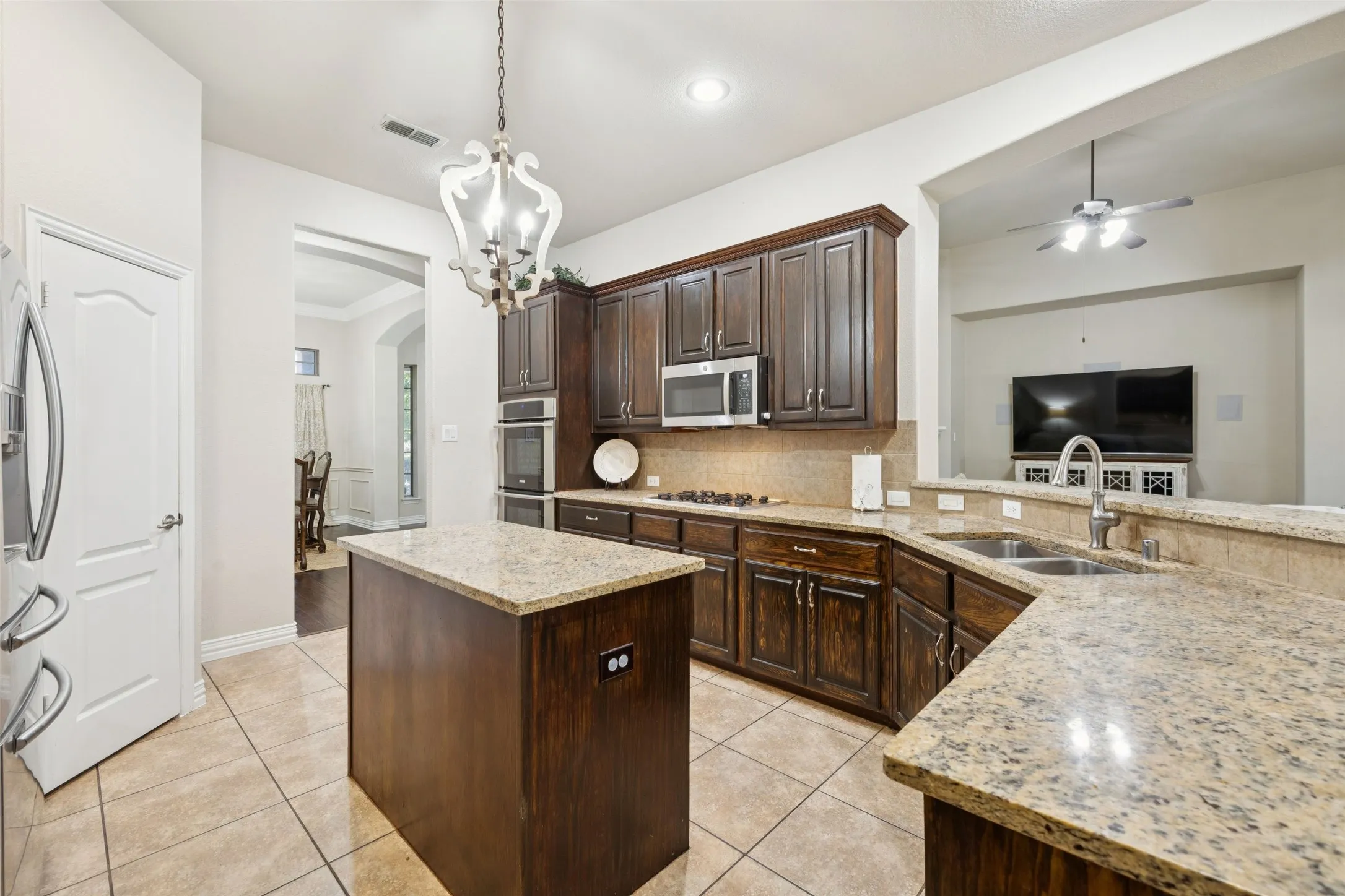 Single Family Residence For Sale in Tarrant County , 520 Unbridled Lane, Keller, Texas 76248, 4 Bedroom, 4 Bathroom, 3 Garage spaces, 3,194 Sqft, built in 2005, mls#21386886, Real Estate Agent in Keller, Homes For Sale in Tarrant county, Homes For Sale in Keller, Realtor in Keller Texas, Real Estate Brokerage Independent Realty Texas, Luminita Cordes Realtor