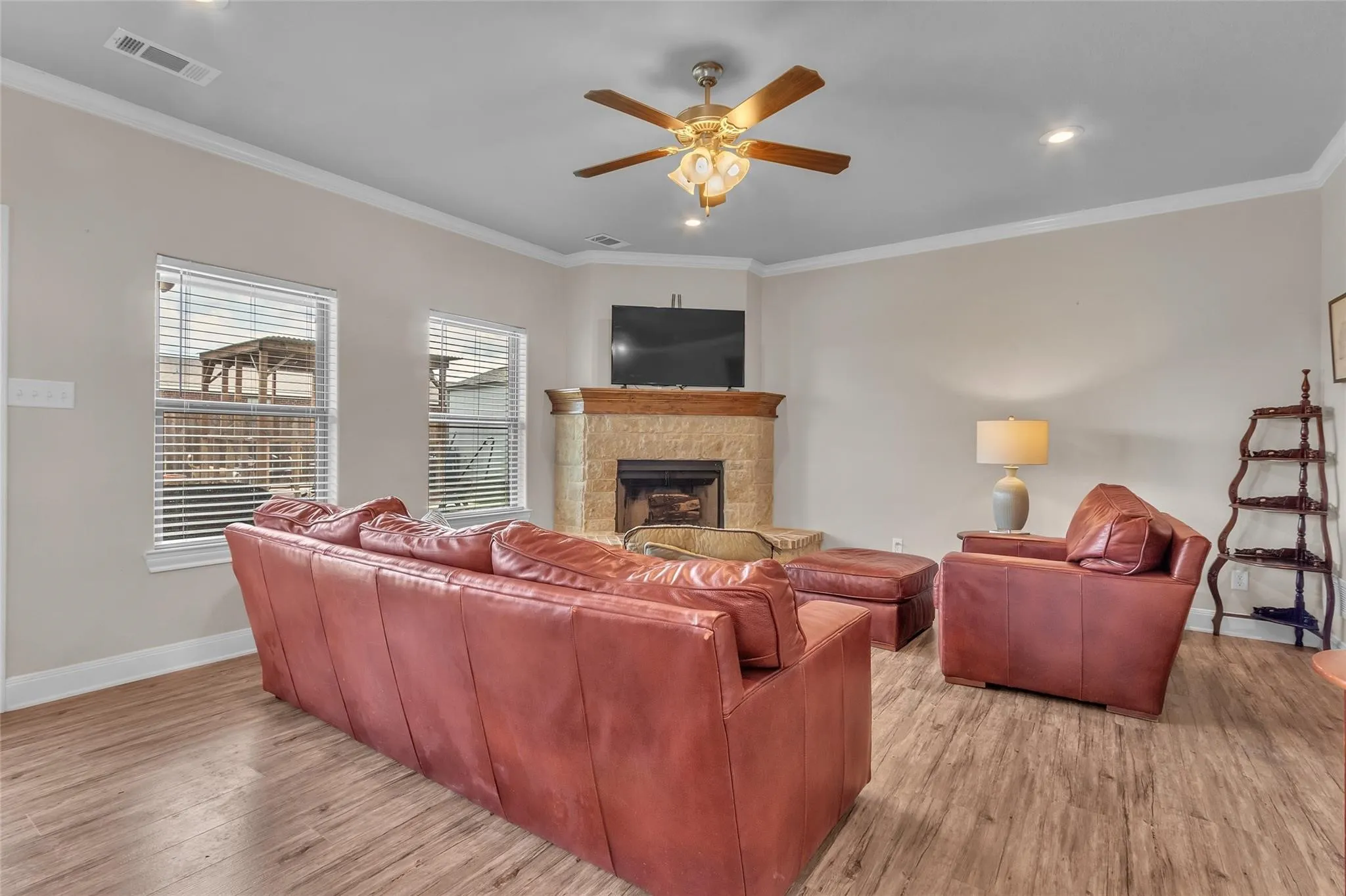 Single Family Residence For Rent in Henderson County , 129 OAK SPRINGS Loop, Mabank, Texas 75147, 3 Bedroom, 2 Bathroom, 2 Garage spaces, 1,580 Sqft, built in 2017, mls#21387081, Real Estate Agent in Mabank, Homes For Rent in Henderson county, Homes For Rent in Mabank, Realtor in Mabank Texas, Real Estate Brokerage Independent Realty Texas, Luminita Cordes Realtor