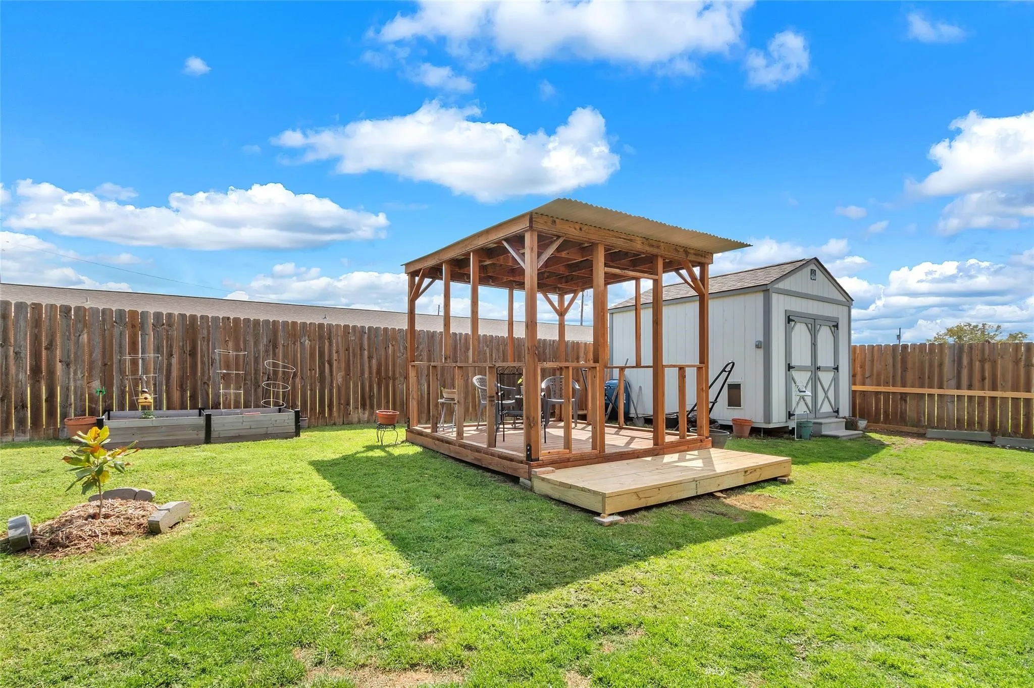 Single Family Residence For Rent in Henderson County , 129 OAK SPRINGS Loop, Mabank, Texas 75147, 3 Bedroom, 2 Bathroom, 2 Garage spaces, 1,580 Sqft, built in 2017, mls#21387081, Real Estate Agent in Mabank, Homes For Rent in Henderson county, Homes For Rent in Mabank, Realtor in Mabank Texas, Real Estate Brokerage Independent Realty Texas, Luminita Cordes Realtor