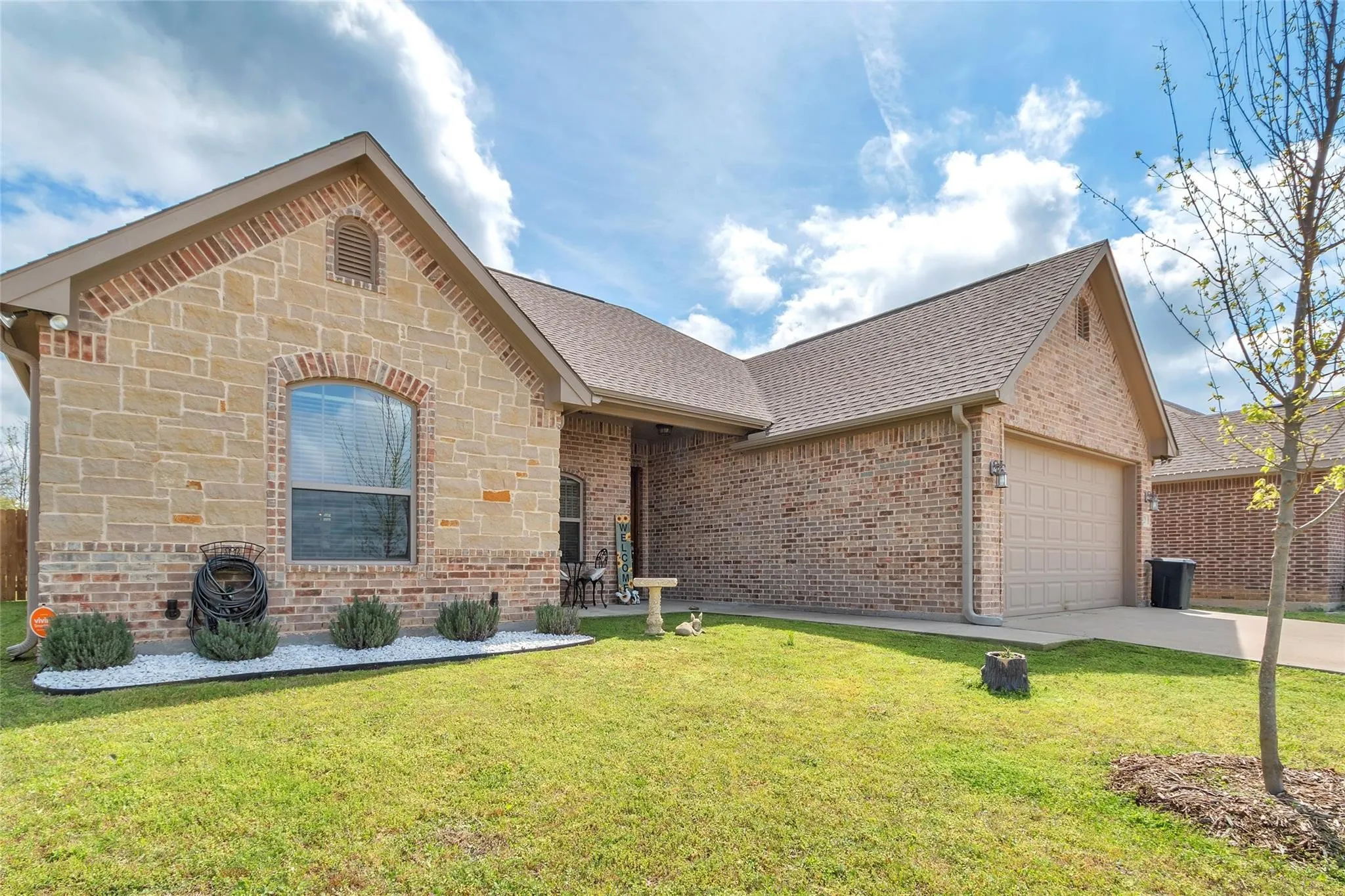 Single Family Residence For Rent in Henderson County , 129 OAK SPRINGS Loop, Mabank, Texas 75147, 3 Bedroom, 2 Bathroom, 2 Garage spaces, 1,580 Sqft, built in 2017, mls#21387081, Real Estate Agent in Mabank, Homes For Rent in Henderson county, Homes For Rent in Mabank, Realtor in Mabank Texas, Real Estate Brokerage Independent Realty Texas, Luminita Cordes Realtor