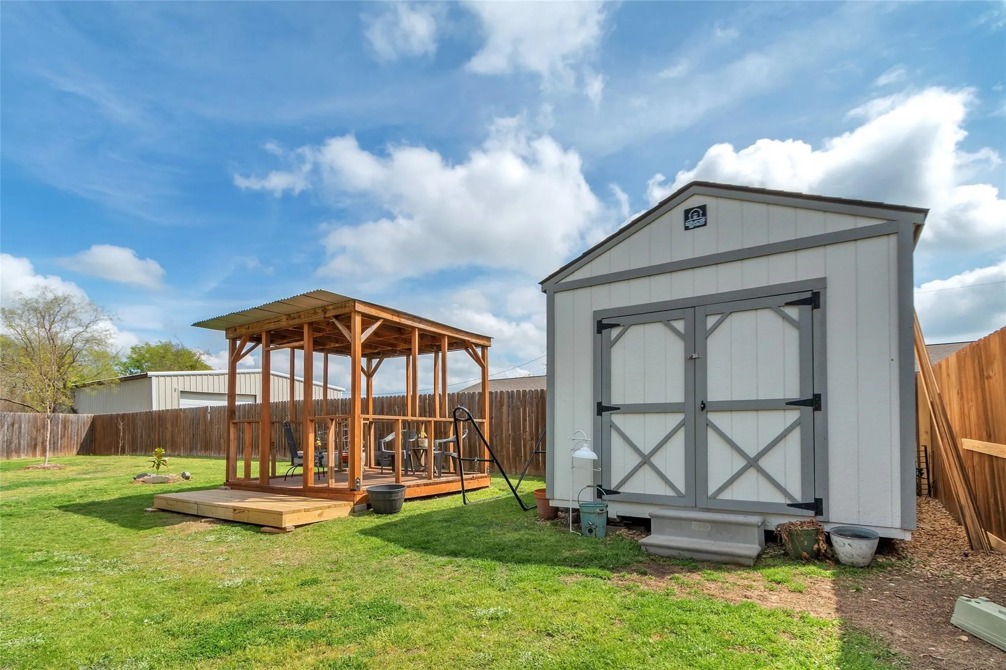 Single Family Residence For Rent in Henderson County , 129 OAK SPRINGS Loop, Mabank, Texas 75147, 3 Bedroom, 2 Bathroom, 2 Garage spaces, 1,580 Sqft, built in 2017, mls#21387081, Real Estate Agent in Mabank, Homes For Rent in Henderson county, Homes For Rent in Mabank, Realtor in Mabank Texas, Real Estate Brokerage Independent Realty Texas, Luminita Cordes Realtor