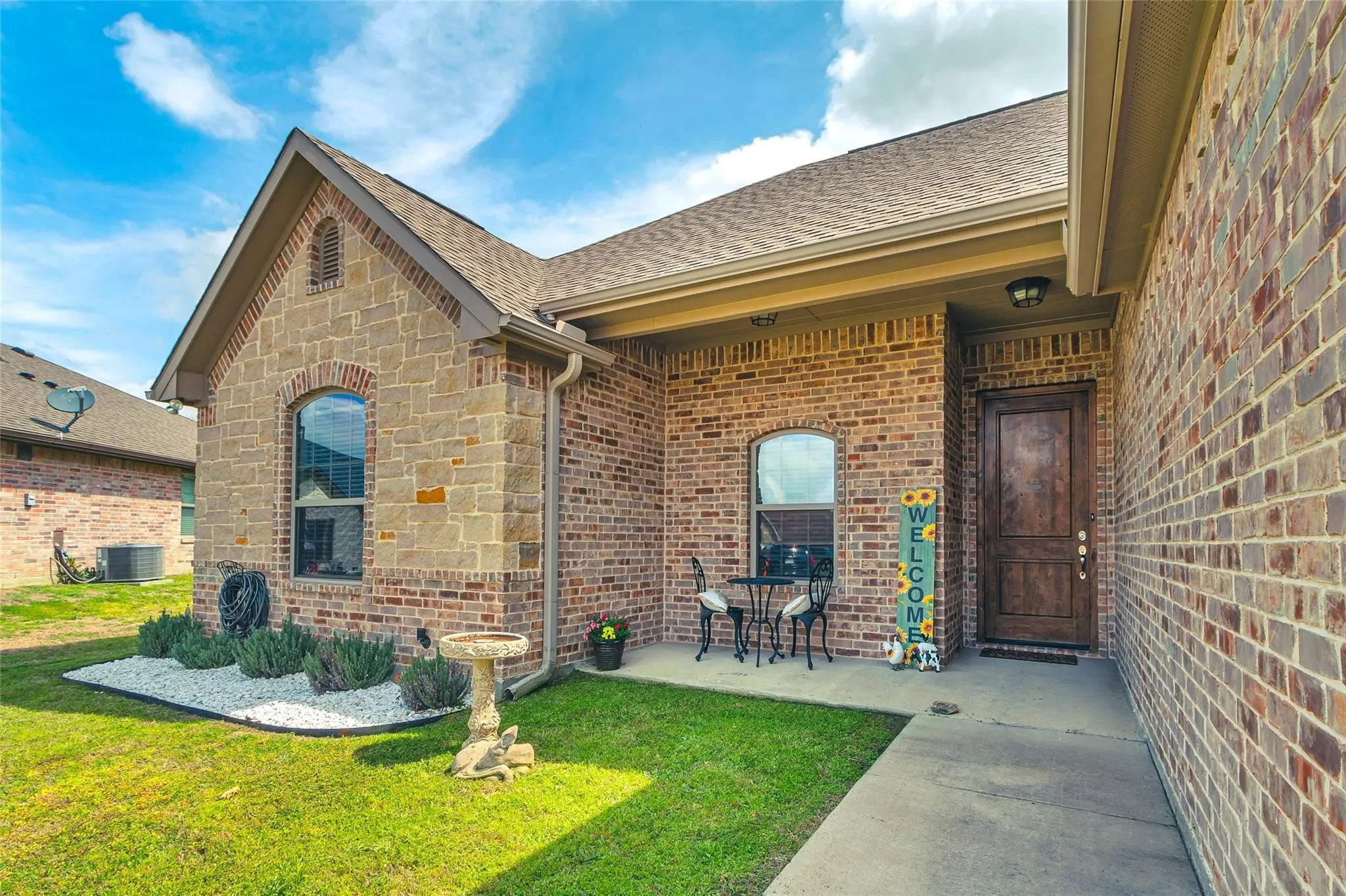 Single Family Residence For Rent in Henderson County , 129 OAK SPRINGS Loop, Mabank, Texas 75147, 3 Bedroom, 2 Bathroom, 2 Garage spaces, 1,580 Sqft, built in 2017, mls#21387081, Real Estate Agent in Mabank, Homes For Rent in Henderson county, Homes For Rent in Mabank, Realtor in Mabank Texas, Real Estate Brokerage Independent Realty Texas, Luminita Cordes Realtor
