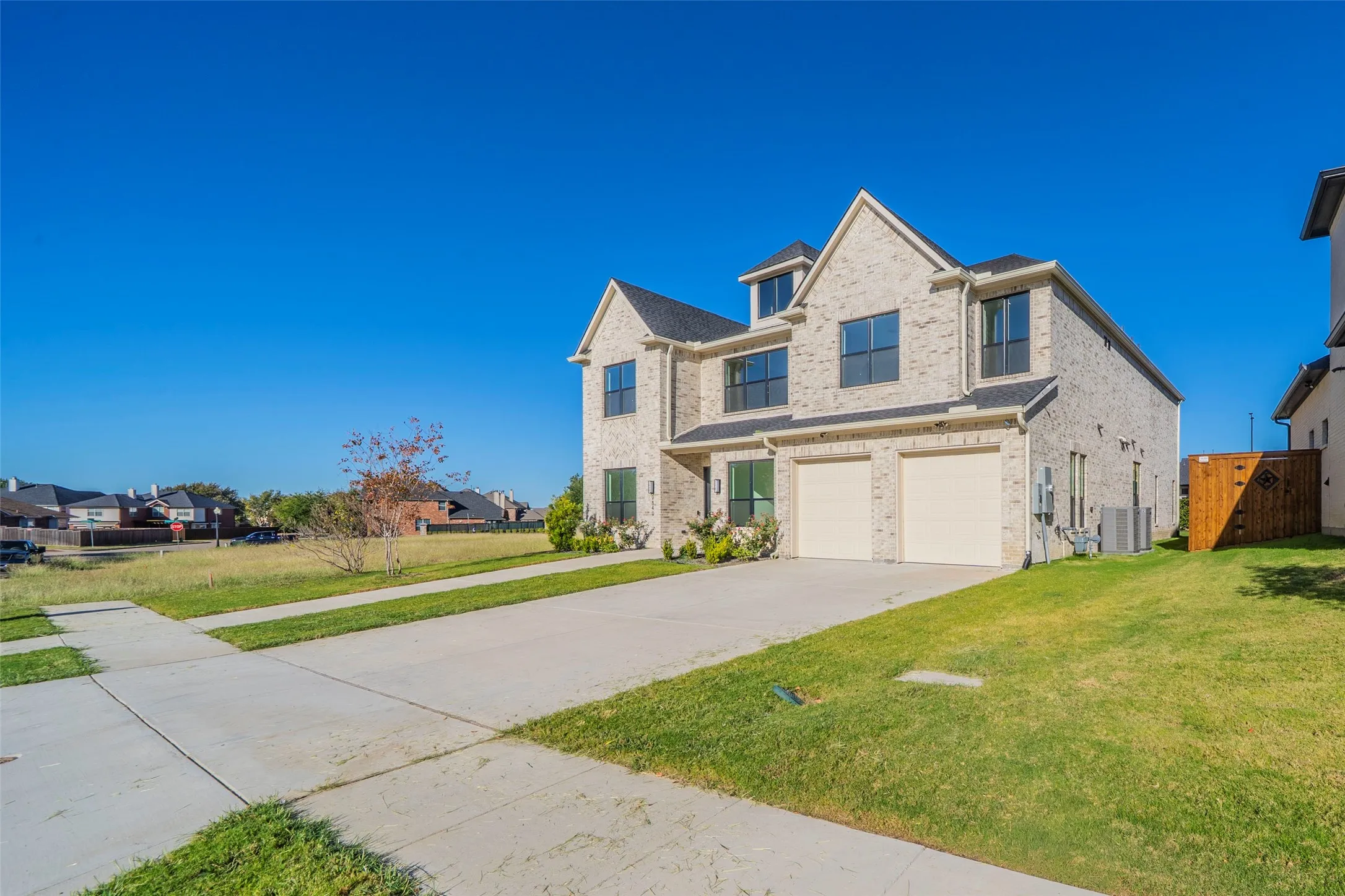Single Family Residence For Sale in Collin County , 9840 Wyndbrook Drive, Frisco, Texas 75035, 6 Bedroom, 7 Bathroom, 2 Garage spaces, 4,703 Sqft, built in 2023, mls#21386426, Real Estate Agent in Frisco, Homes For Sale in Collin county, Homes For Sale in Frisco, Realtor in Frisco Texas, Real Estate Brokerage Independent Realty Texas, Luminita Cordes Realtor