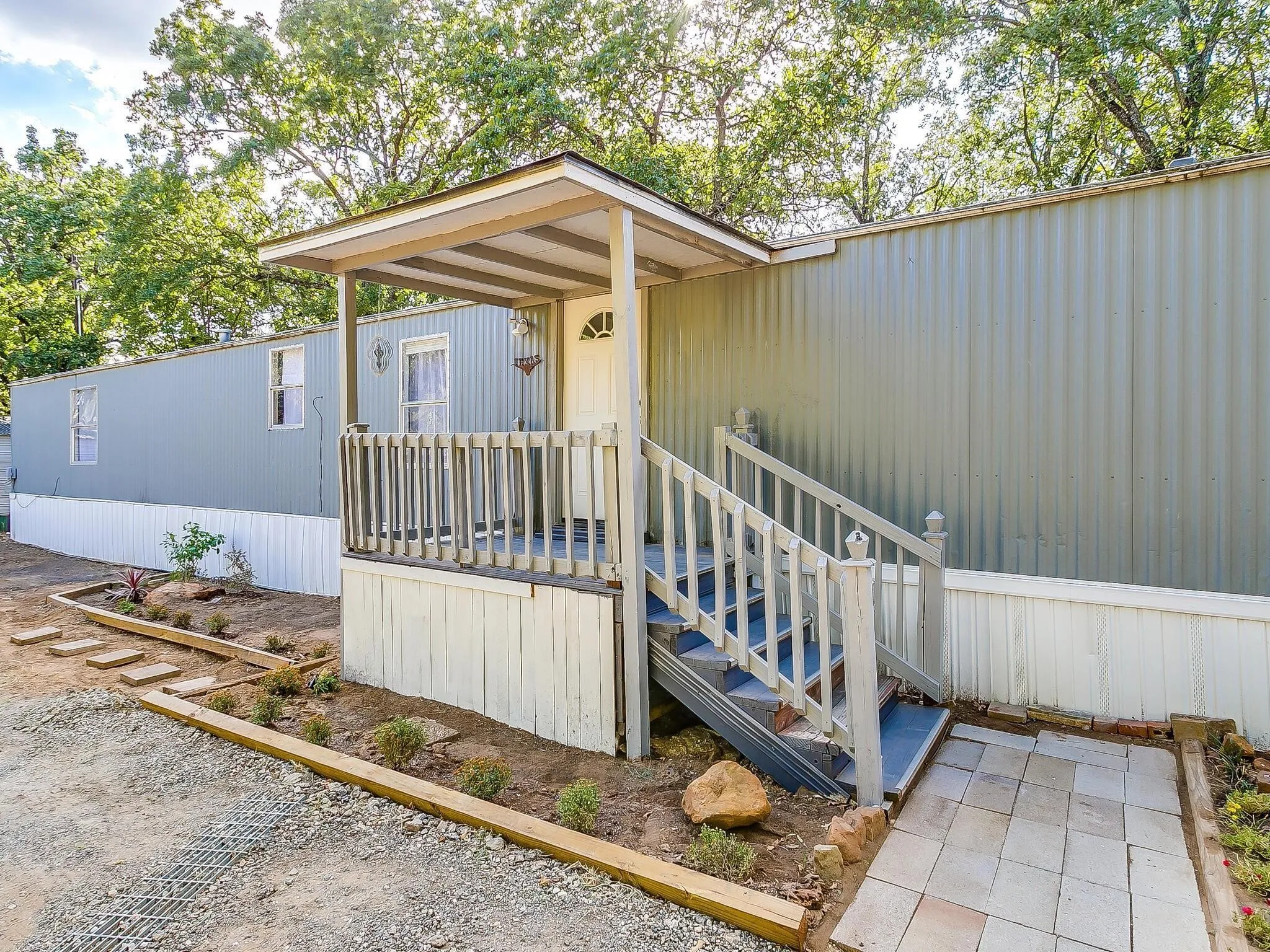Mobile Home For Rent in Tarrant County , 1802 Whispering Oaks Street, Burleson, Texas 76028, 3 Bedroom, 2 Bathroom, Garage spaces, 1,216 Sqft, built in 1996, mls#21387072, Real Estate Agent in Burleson, Homes For Rent in Tarrant county, Homes For Rent in Burleson, Realtor in Burleson Texas, Real Estate Brokerage Independent Realty Texas, Luminita Cordes Realtor
