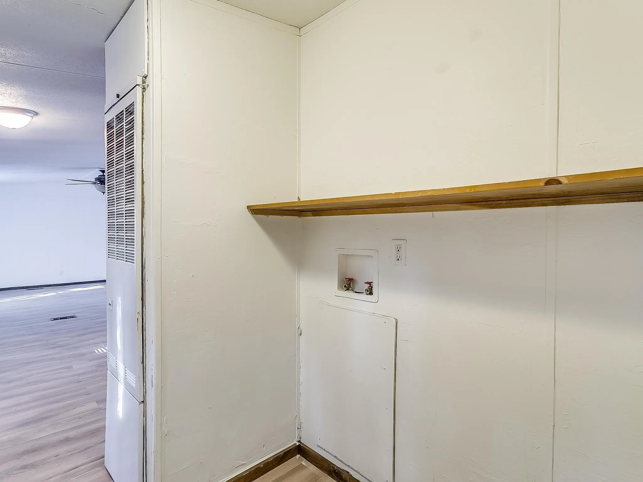 Mobile Home For Rent in Tarrant County , 1802 Whispering Oaks Street, Burleson, Texas 76028, 3 Bedroom, 2 Bathroom, Garage spaces, 1,216 Sqft, built in 1996, mls#21387072, Real Estate Agent in Burleson, Homes For Rent in Tarrant county, Homes For Rent in Burleson, Realtor in Burleson Texas, Real Estate Brokerage Independent Realty Texas, Luminita Cordes Realtor