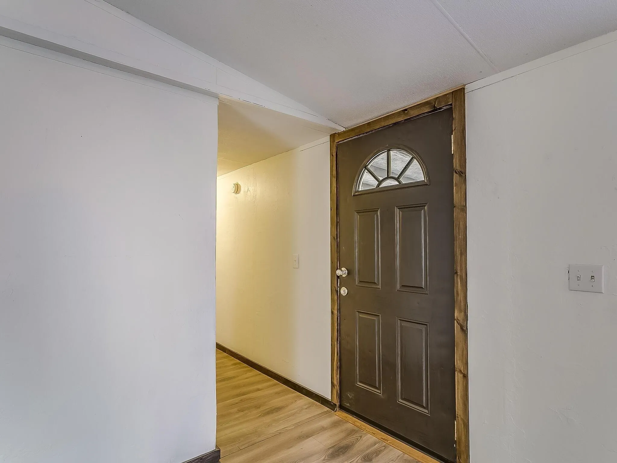 Mobile Home For Rent in Tarrant County , 1802 Whispering Oaks Street, Burleson, Texas 76028, 3 Bedroom, 2 Bathroom, Garage spaces, 1,216 Sqft, built in 1996, mls#21387072, Real Estate Agent in Burleson, Homes For Rent in Tarrant county, Homes For Rent in Burleson, Realtor in Burleson Texas, Real Estate Brokerage Independent Realty Texas, Luminita Cordes Realtor