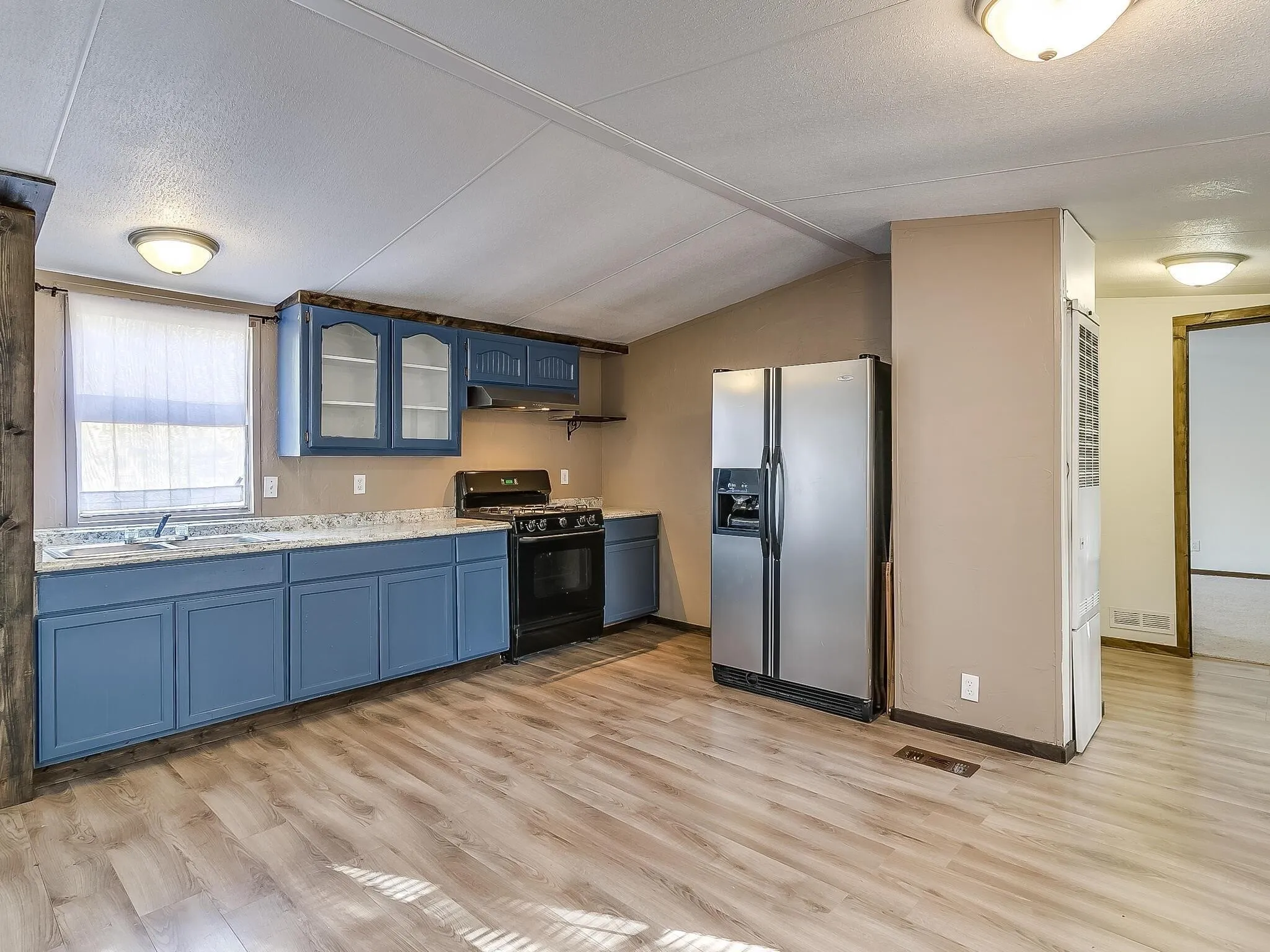 Mobile Home For Rent in Tarrant County , 1802 Whispering Oaks Street, Burleson, Texas 76028, 3 Bedroom, 2 Bathroom, Garage spaces, 1,216 Sqft, built in 1996, mls#21387072, Real Estate Agent in Burleson, Homes For Rent in Tarrant county, Homes For Rent in Burleson, Realtor in Burleson Texas, Real Estate Brokerage Independent Realty Texas, Luminita Cordes Realtor