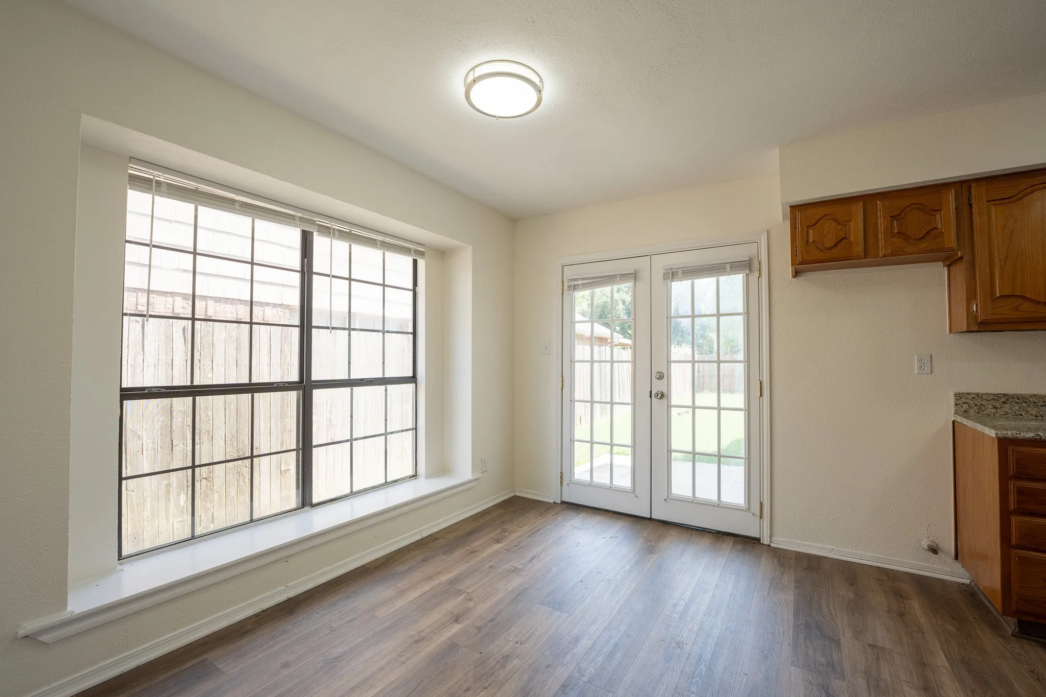 Single Family Residence For Rent in Dallas County , 1513 Liberty Lane, Mesquite, Texas 75149, 3 Bedroom, 3 Bathroom, 1 Garage spaces, 1,393 Sqft, built in 1984, mls#21387087, Real Estate Agent in Mesquite, Homes For Rent in Dallas county, Homes For Rent in Mesquite, Realtor in Mesquite Texas, Real Estate Brokerage Independent Realty Texas, Luminita Cordes Realtor