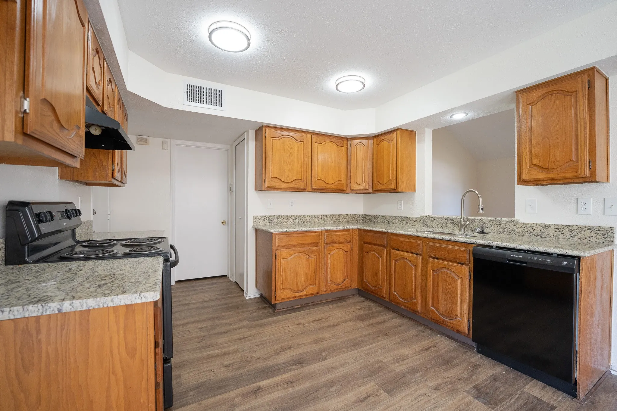 Single Family Residence For Rent in Dallas County , 1513 Liberty Lane, Mesquite, Texas 75149, 3 Bedroom, 3 Bathroom, 1 Garage spaces, 1,393 Sqft, built in 1984, mls#21387087, Real Estate Agent in Mesquite, Homes For Rent in Dallas county, Homes For Rent in Mesquite, Realtor in Mesquite Texas, Real Estate Brokerage Independent Realty Texas, Luminita Cordes Realtor