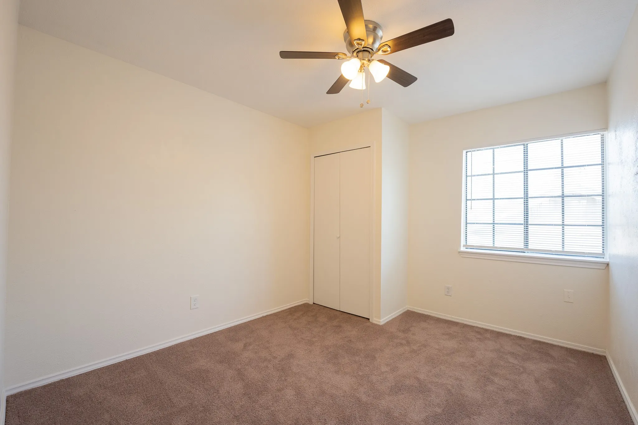 Single Family Residence For Rent in Dallas County , 1513 Liberty Lane, Mesquite, Texas 75149, 3 Bedroom, 3 Bathroom, 1 Garage spaces, 1,393 Sqft, built in 1984, mls#21387087, Real Estate Agent in Mesquite, Homes For Rent in Dallas county, Homes For Rent in Mesquite, Realtor in Mesquite Texas, Real Estate Brokerage Independent Realty Texas, Luminita Cordes Realtor