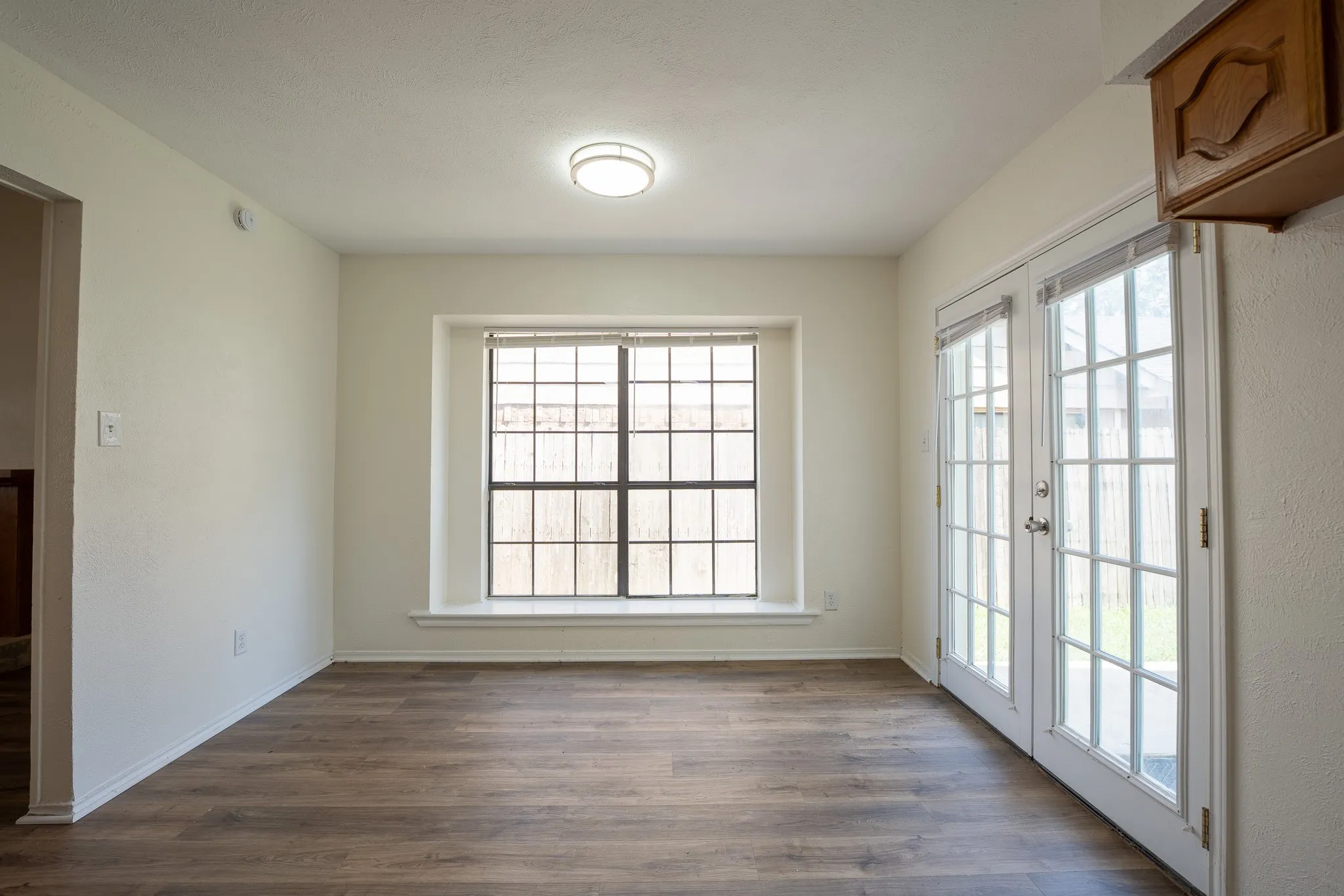 Single Family Residence For Rent in Dallas County , 1513 Liberty Lane, Mesquite, Texas 75149, 3 Bedroom, 3 Bathroom, 1 Garage spaces, 1,393 Sqft, built in 1984, mls#21387087, Real Estate Agent in Mesquite, Homes For Rent in Dallas county, Homes For Rent in Mesquite, Realtor in Mesquite Texas, Real Estate Brokerage Independent Realty Texas, Luminita Cordes Realtor