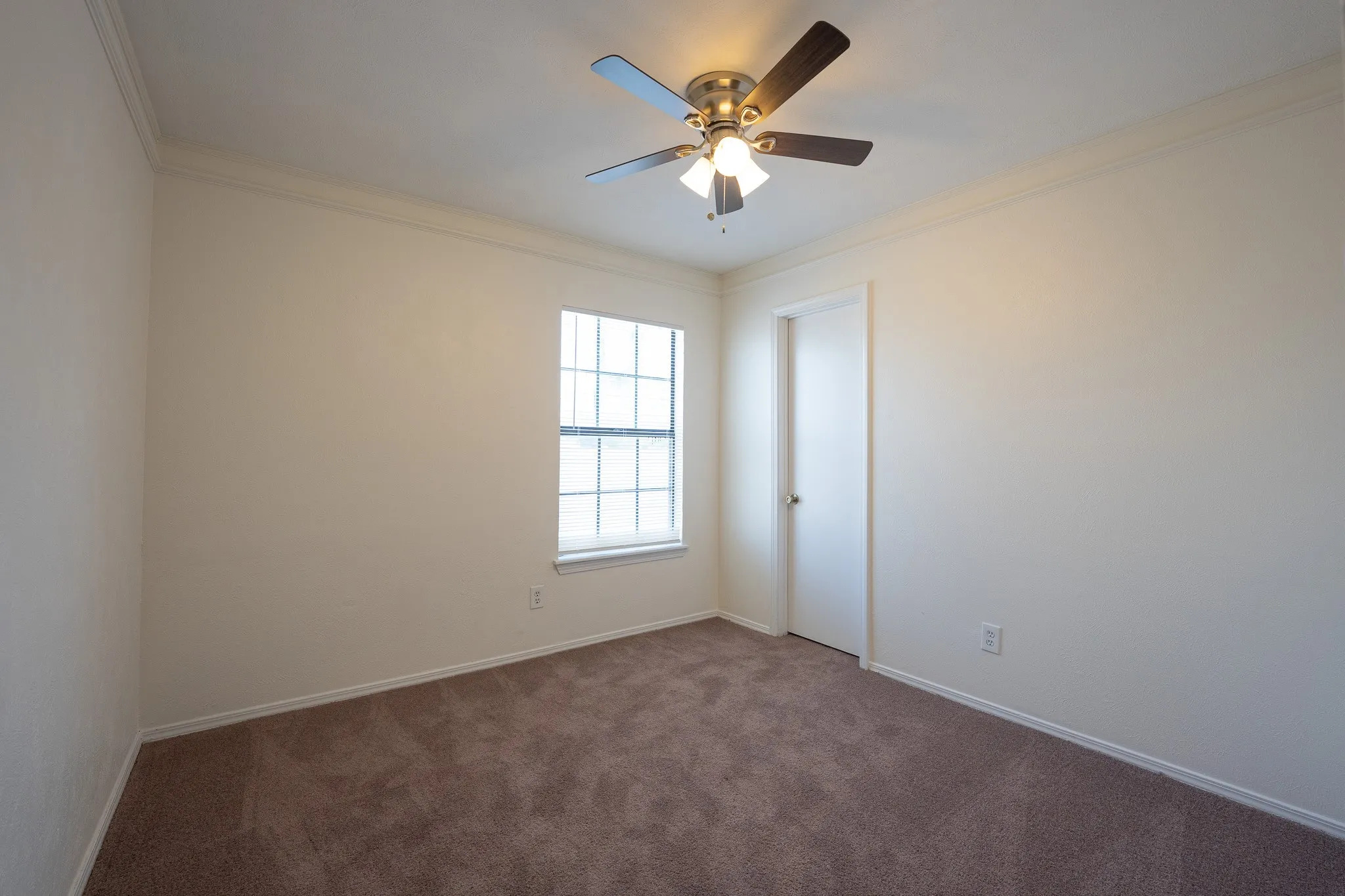 Single Family Residence For Rent in Dallas County , 1513 Liberty Lane, Mesquite, Texas 75149, 3 Bedroom, 3 Bathroom, 1 Garage spaces, 1,393 Sqft, built in 1984, mls#21387087, Real Estate Agent in Mesquite, Homes For Rent in Dallas county, Homes For Rent in Mesquite, Realtor in Mesquite Texas, Real Estate Brokerage Independent Realty Texas, Luminita Cordes Realtor