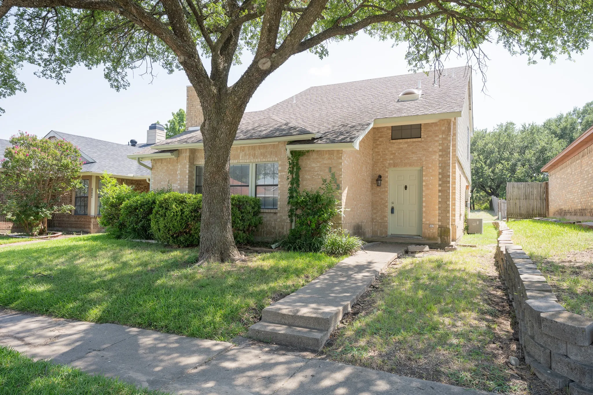 Single Family Residence For Rent in Dallas County , 1513 Liberty Lane, Mesquite, Texas 75149, 3 Bedroom, 3 Bathroom, 1 Garage spaces, 1,393 Sqft, built in 1984, mls#21387087, Real Estate Agent in Mesquite, Homes For Rent in Dallas county, Homes For Rent in Mesquite, Realtor in Mesquite Texas, Real Estate Brokerage Independent Realty Texas, Luminita Cordes Realtor