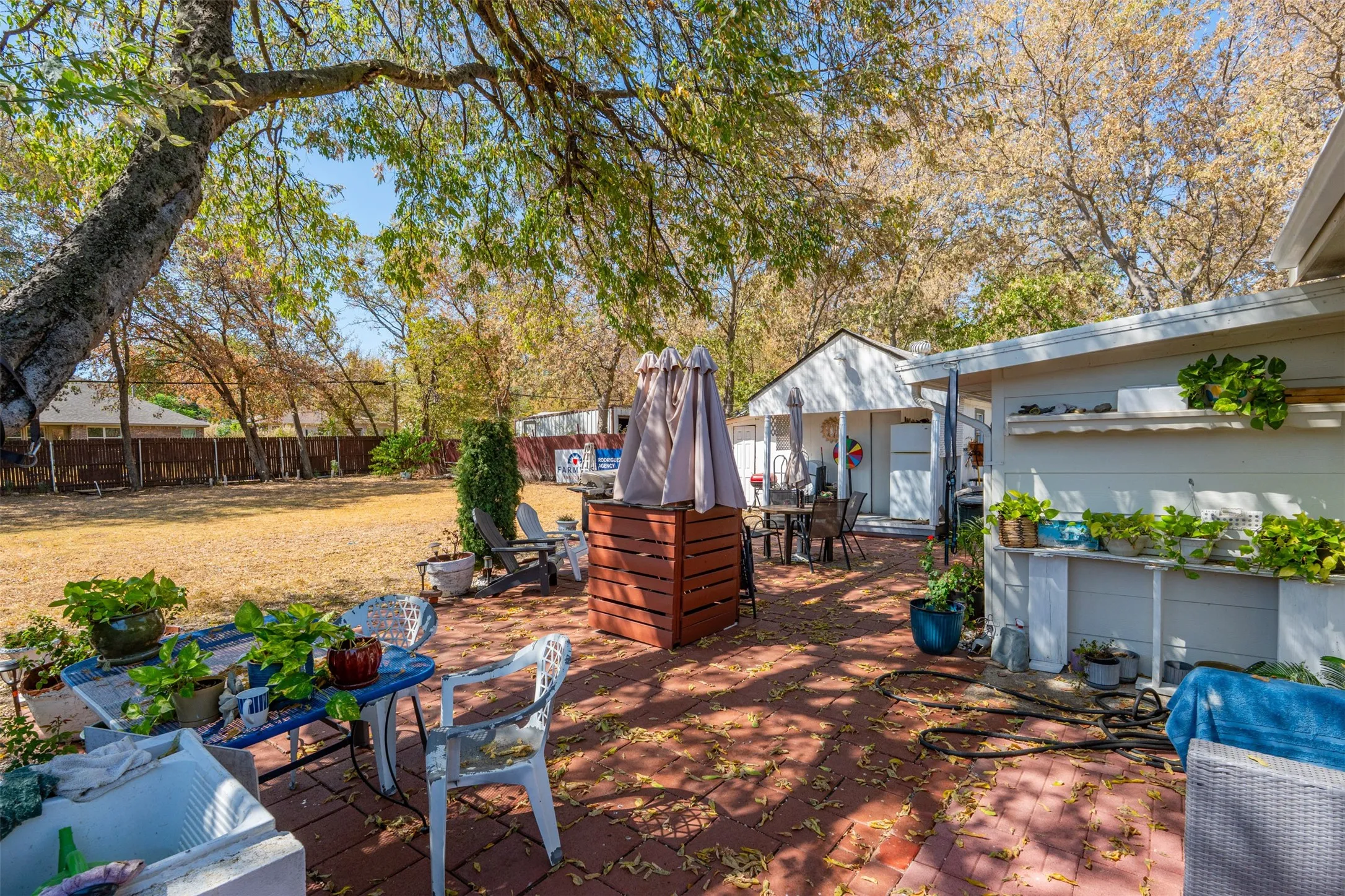 Single Family Residence For Sale in Tarrant County , 7833 Tacoma Drive, White Settlement, Texas 76108, 4 Bedroom, 3 Bathroom, Garage spaces, 1,600 Sqft, built in 1951, mls#21387088, Real Estate Agent in White Settlement, Homes For Sale in Tarrant county, Homes For Sale in White Settlement, Realtor in White Settlement Texas, Real Estate Brokerage Independent Realty Texas, Luminita Cordes Realtor