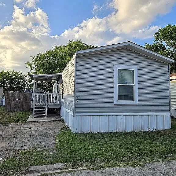 Manufactured Home For Sale in Bexar County , 4801 Goldfield 37, San Antonio, Texas 78218, 3 Bedroom, 2 Bathroom, Garage spaces, 1,216 Sqft, built in 2016, mls#21387094, Real Estate Agent in San Antonio, Homes For Sale in Bexar county, Homes For Sale in San Antonio, Realtor in San Antonio Texas, Real Estate Brokerage Independent Realty Texas, Luminita Cordes Realtor