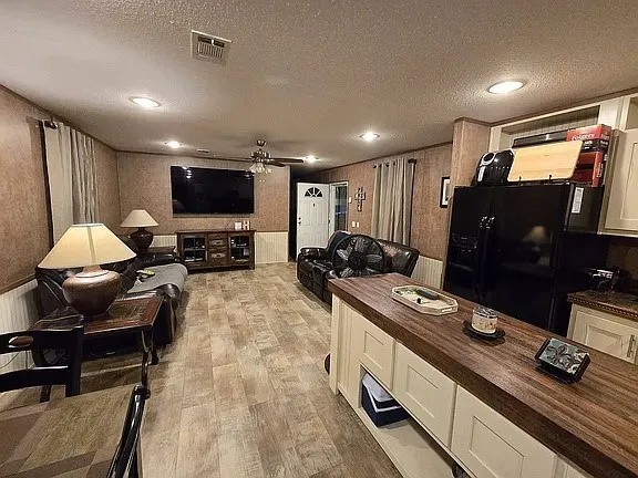 Manufactured Home For Sale in Bexar County , 4801 Goldfield 37, San Antonio, Texas 78218, 3 Bedroom, 2 Bathroom, Garage spaces, 1,216 Sqft, built in 2016, mls#21387094, Real Estate Agent in San Antonio, Homes For Sale in Bexar county, Homes For Sale in San Antonio, Realtor in San Antonio Texas, Real Estate Brokerage Independent Realty Texas, Luminita Cordes Realtor