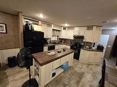 Manufactured Home For Sale in Bexar County , 4801 Goldfield 37, San Antonio, Texas 78218, 3 Bedroom, 2 Bathroom, Garage spaces, 1,216 Sqft, built in 2016, mls#21387094, Real Estate Agent in San Antonio, Homes For Sale in Bexar county, Homes For Sale in San Antonio, Realtor in San Antonio Texas, Real Estate Brokerage Independent Realty Texas, Luminita Cordes Realtor