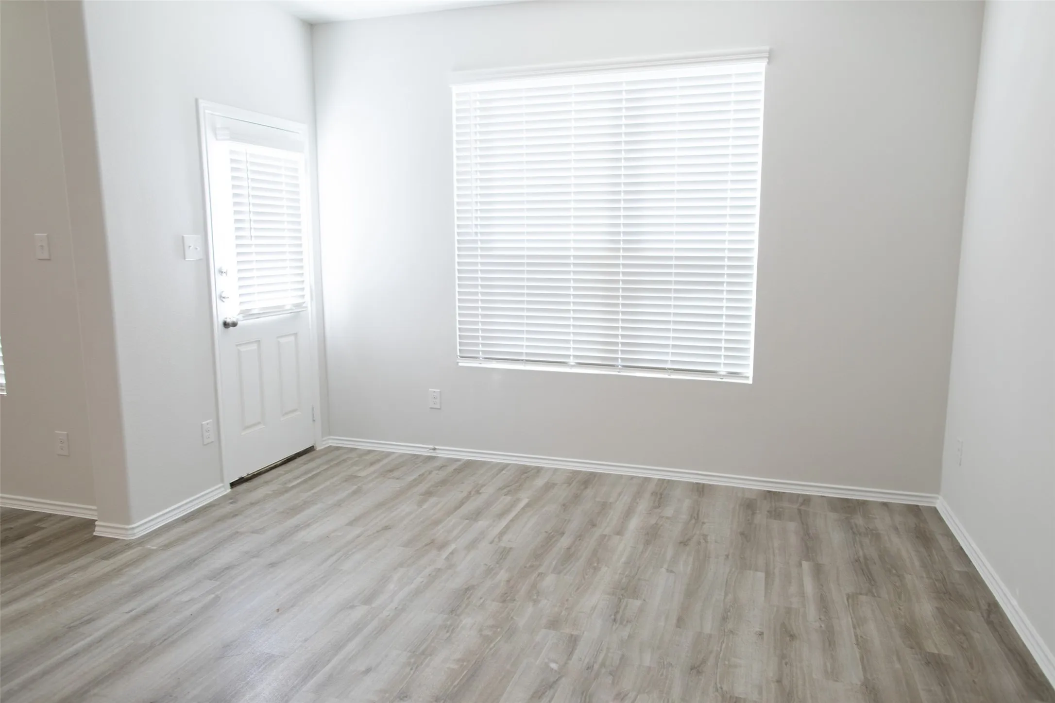 Single Family Residence For Rent in Ellis County , 3202 Sonoma Trail, Ennis, Texas 75119, 4 Bedroom, 3 Bathroom, 2 Garage spaces, 2,001 Sqft, built in 2020, mls#21387091, Real Estate Agent in Ennis, Homes For Rent in Ellis county, Homes For Rent in Ennis, Realtor in Ennis Texas, Real Estate Brokerage Independent Realty Texas, Luminita Cordes Realtor
