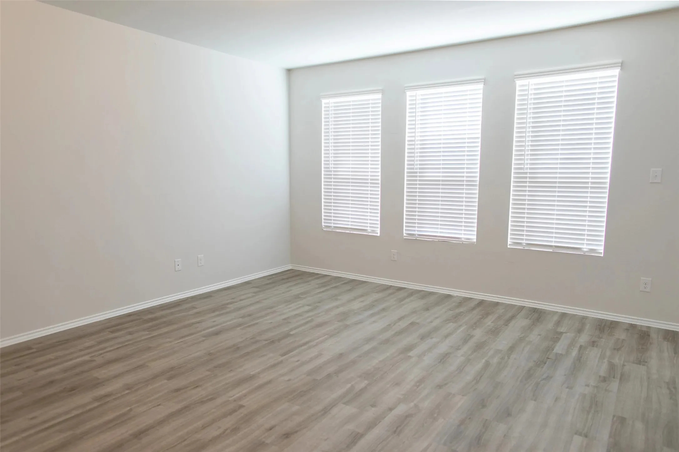 Single Family Residence For Rent in Ellis County , 3202 Sonoma Trail, Ennis, Texas 75119, 4 Bedroom, 3 Bathroom, 2 Garage spaces, 2,001 Sqft, built in 2020, mls#21387091, Real Estate Agent in Ennis, Homes For Rent in Ellis county, Homes For Rent in Ennis, Realtor in Ennis Texas, Real Estate Brokerage Independent Realty Texas, Luminita Cordes Realtor