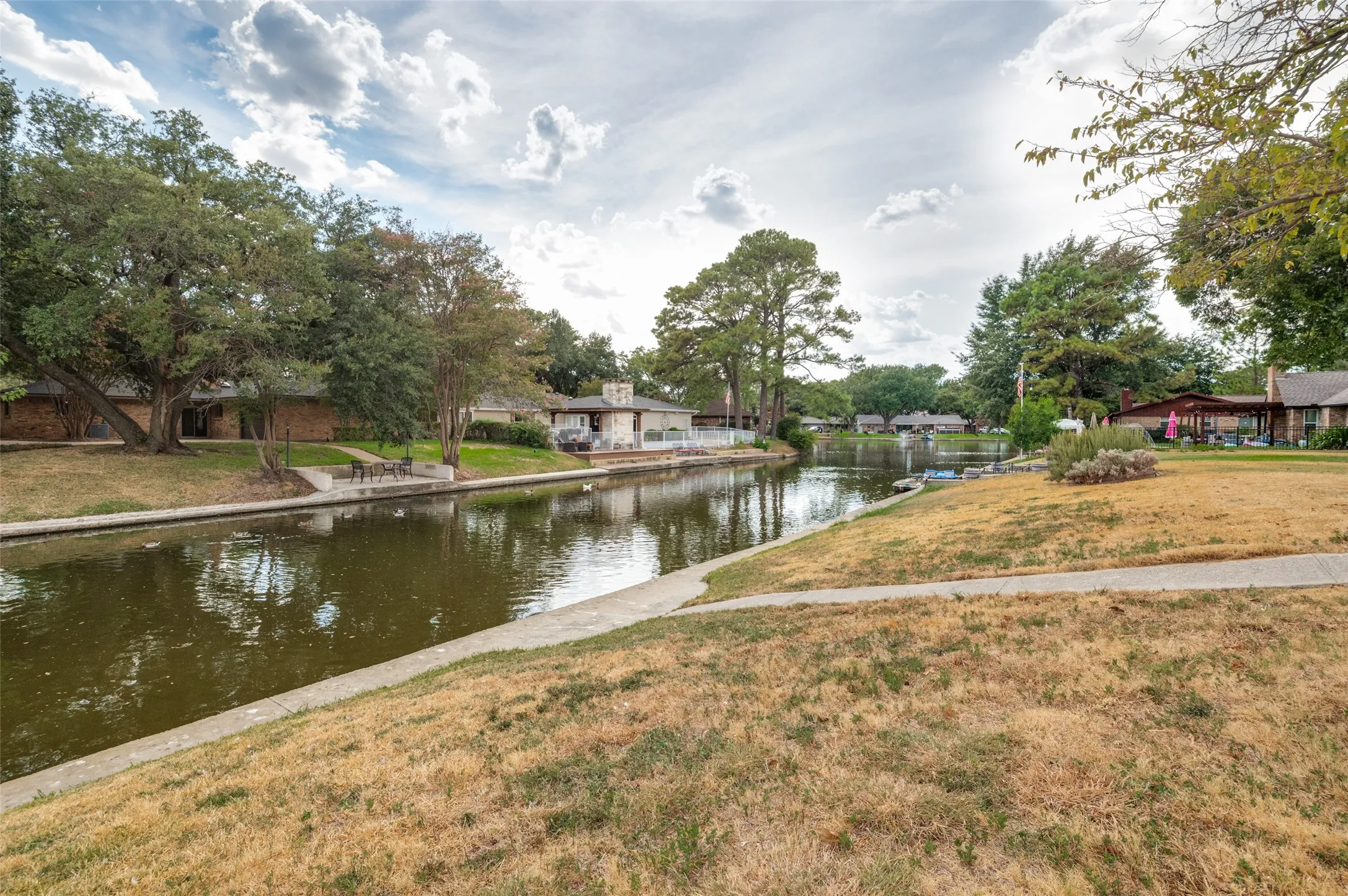 Single Family Residence For Sale in Tarrant County , 1713 Briardale Court, Arlington, Texas 76013, 3 Bedroom, 2 Bathroom, 2 Garage spaces, 1,946 Sqft, built in 1968, mls#21387096, Real Estate Agent in Arlington, Homes For Sale in Tarrant county, Homes For Sale in Arlington, Realtor in Arlington Texas, Real Estate Brokerage Independent Realty Texas, Luminita Cordes Realtor
