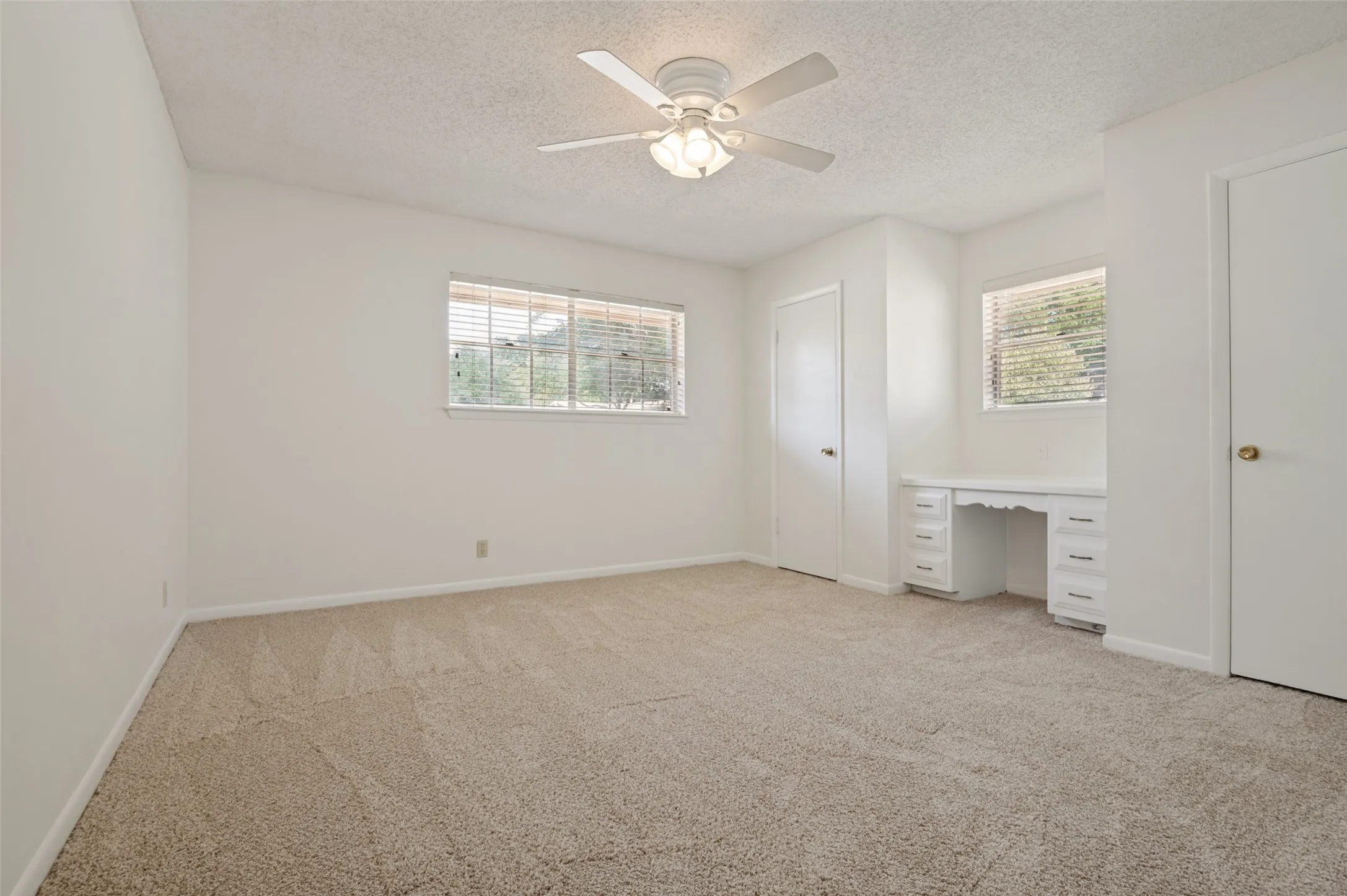 Single Family Residence For Sale in Tarrant County , 1713 Briardale Court, Arlington, Texas 76013, 3 Bedroom, 2 Bathroom, 2 Garage spaces, 1,946 Sqft, built in 1968, mls#21387096, Real Estate Agent in Arlington, Homes For Sale in Tarrant county, Homes For Sale in Arlington, Realtor in Arlington Texas, Real Estate Brokerage Independent Realty Texas, Luminita Cordes Realtor
