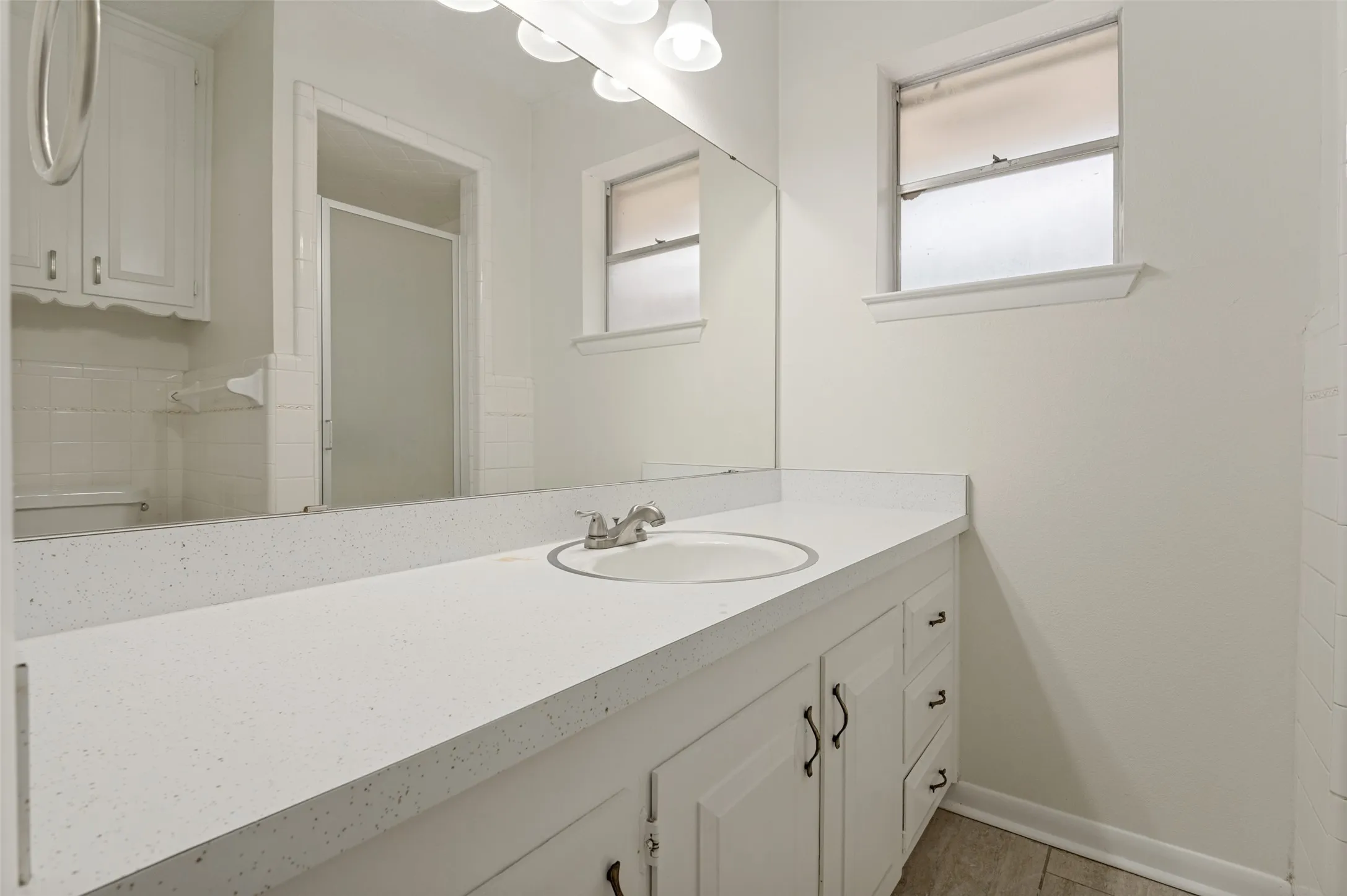 Single Family Residence For Sale in Tarrant County , 1713 Briardale Court, Arlington, Texas 76013, 3 Bedroom, 2 Bathroom, 2 Garage spaces, 1,946 Sqft, built in 1968, mls#21387096, Real Estate Agent in Arlington, Homes For Sale in Tarrant county, Homes For Sale in Arlington, Realtor in Arlington Texas, Real Estate Brokerage Independent Realty Texas, Luminita Cordes Realtor