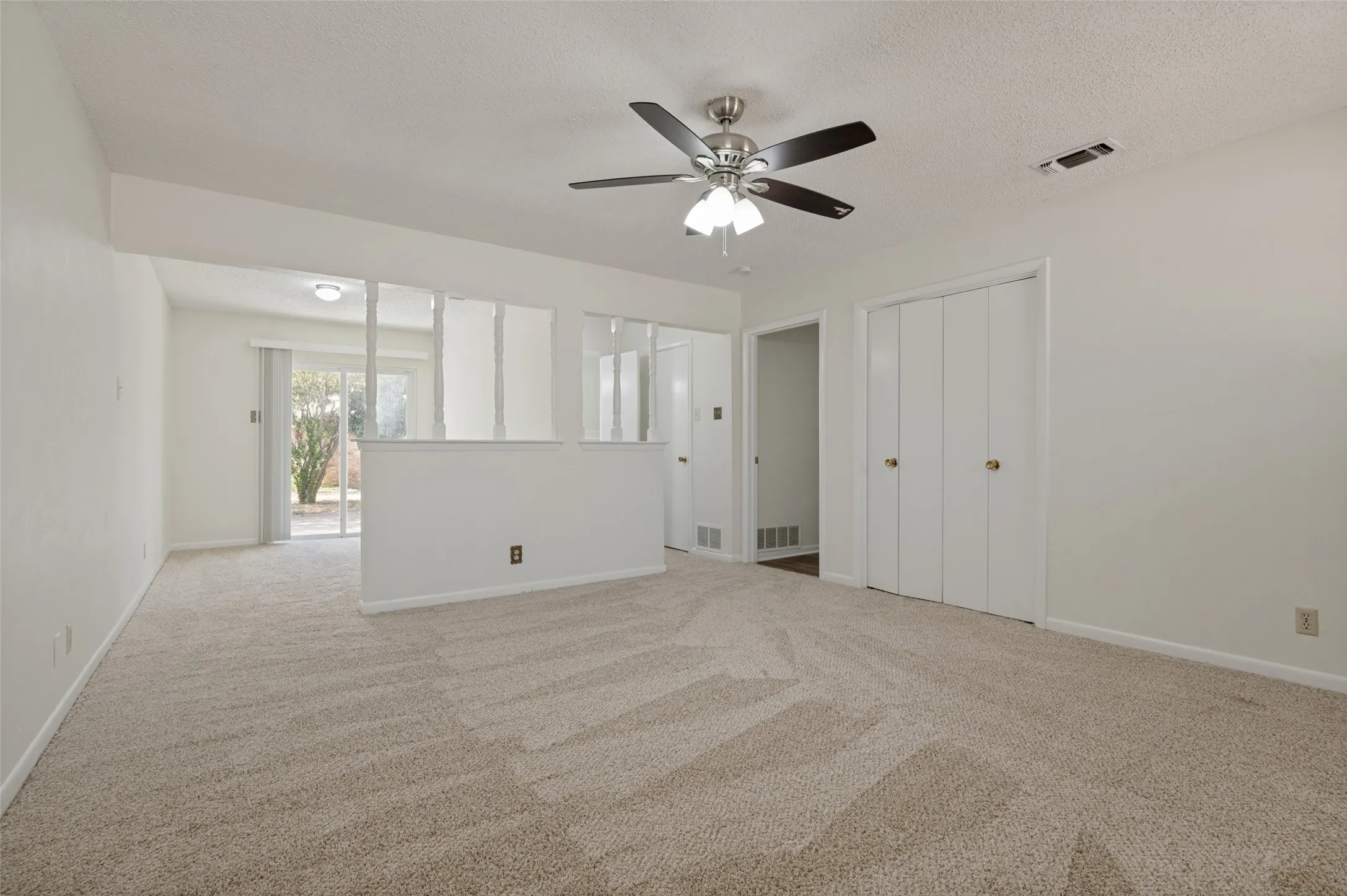 Single Family Residence For Sale in Tarrant County , 1713 Briardale Court, Arlington, Texas 76013, 3 Bedroom, 2 Bathroom, 2 Garage spaces, 1,946 Sqft, built in 1968, mls#21387096, Real Estate Agent in Arlington, Homes For Sale in Tarrant county, Homes For Sale in Arlington, Realtor in Arlington Texas, Real Estate Brokerage Independent Realty Texas, Luminita Cordes Realtor