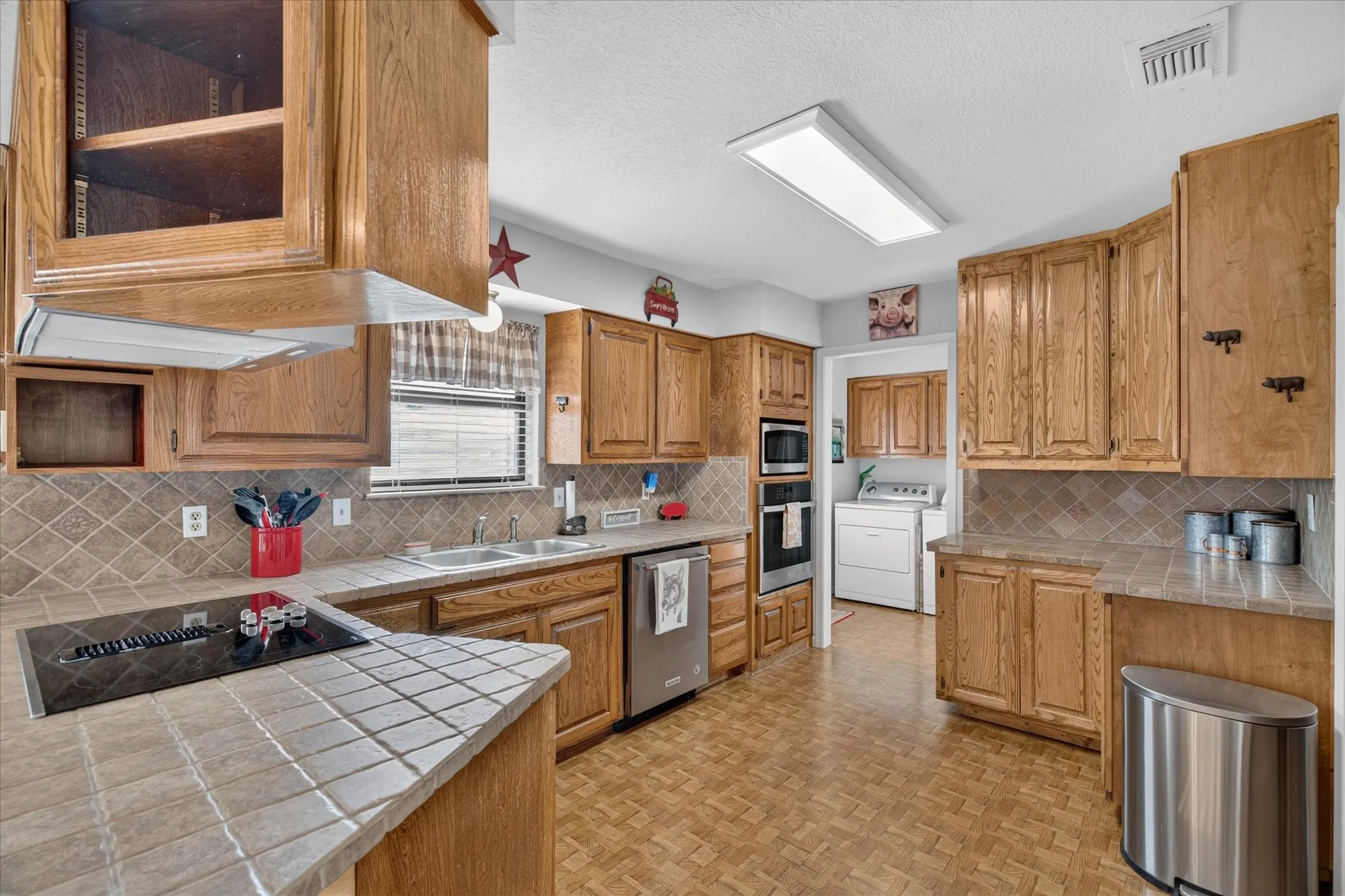 Single Family Residence For Sale in Parker County , 448 Remuda Drive, Fort Worth, Texas 76108, 3 Bedroom, 3 Bathroom, 2 Garage spaces, 1,883 Sqft, built in 1985, mls#21386931, Real Estate Agent in Fort Worth, Homes For Sale in Parker county, Homes For Sale in Fort Worth, Realtor in Fort Worth Texas, Real Estate Brokerage Independent Realty Texas, Luminita Cordes Realtor