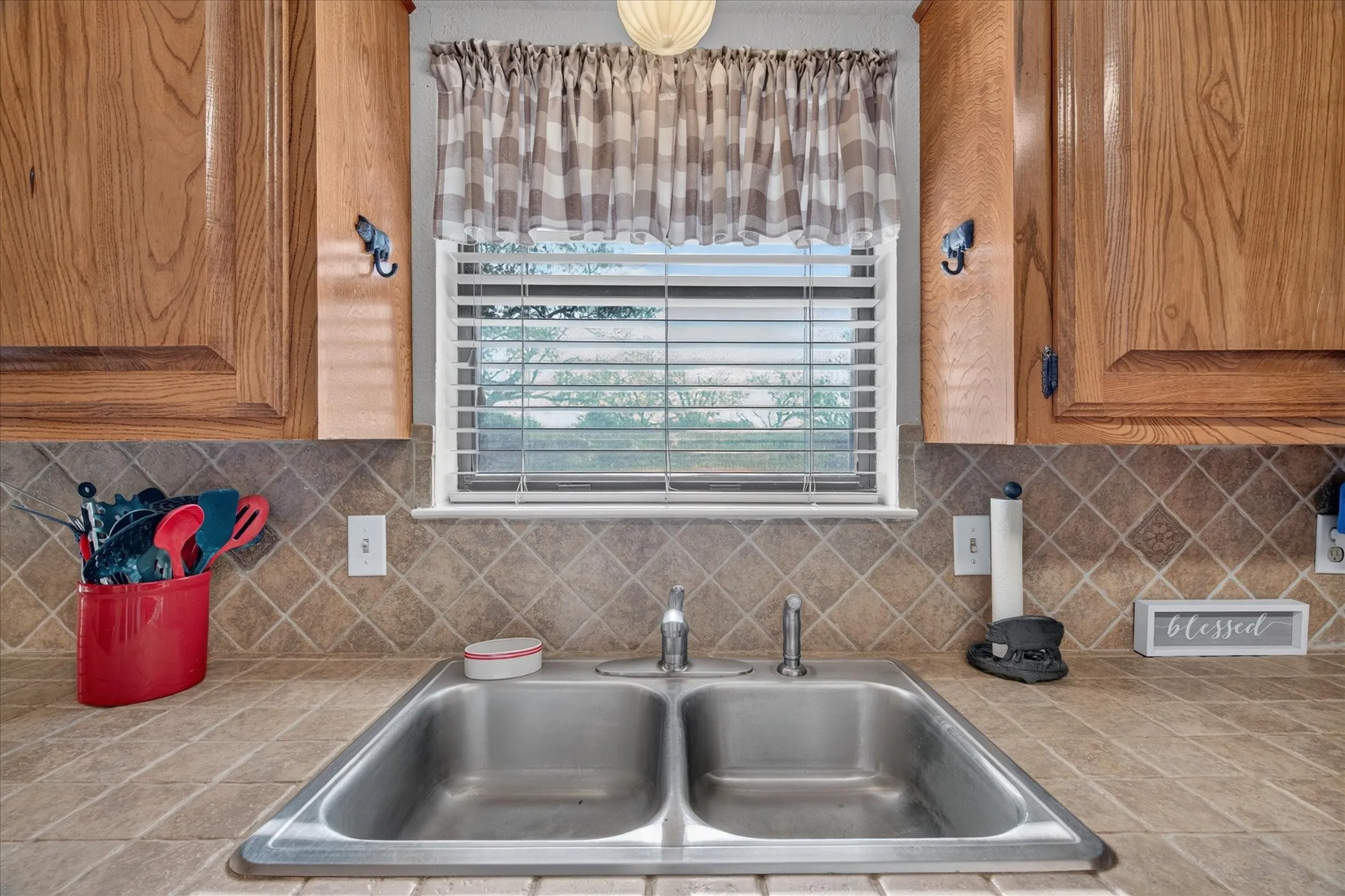 Single Family Residence For Sale in Parker County , 448 Remuda Drive, Fort Worth, Texas 76108, 3 Bedroom, 3 Bathroom, 2 Garage spaces, 1,883 Sqft, built in 1985, mls#21386931, Real Estate Agent in Fort Worth, Homes For Sale in Parker county, Homes For Sale in Fort Worth, Realtor in Fort Worth Texas, Real Estate Brokerage Independent Realty Texas, Luminita Cordes Realtor