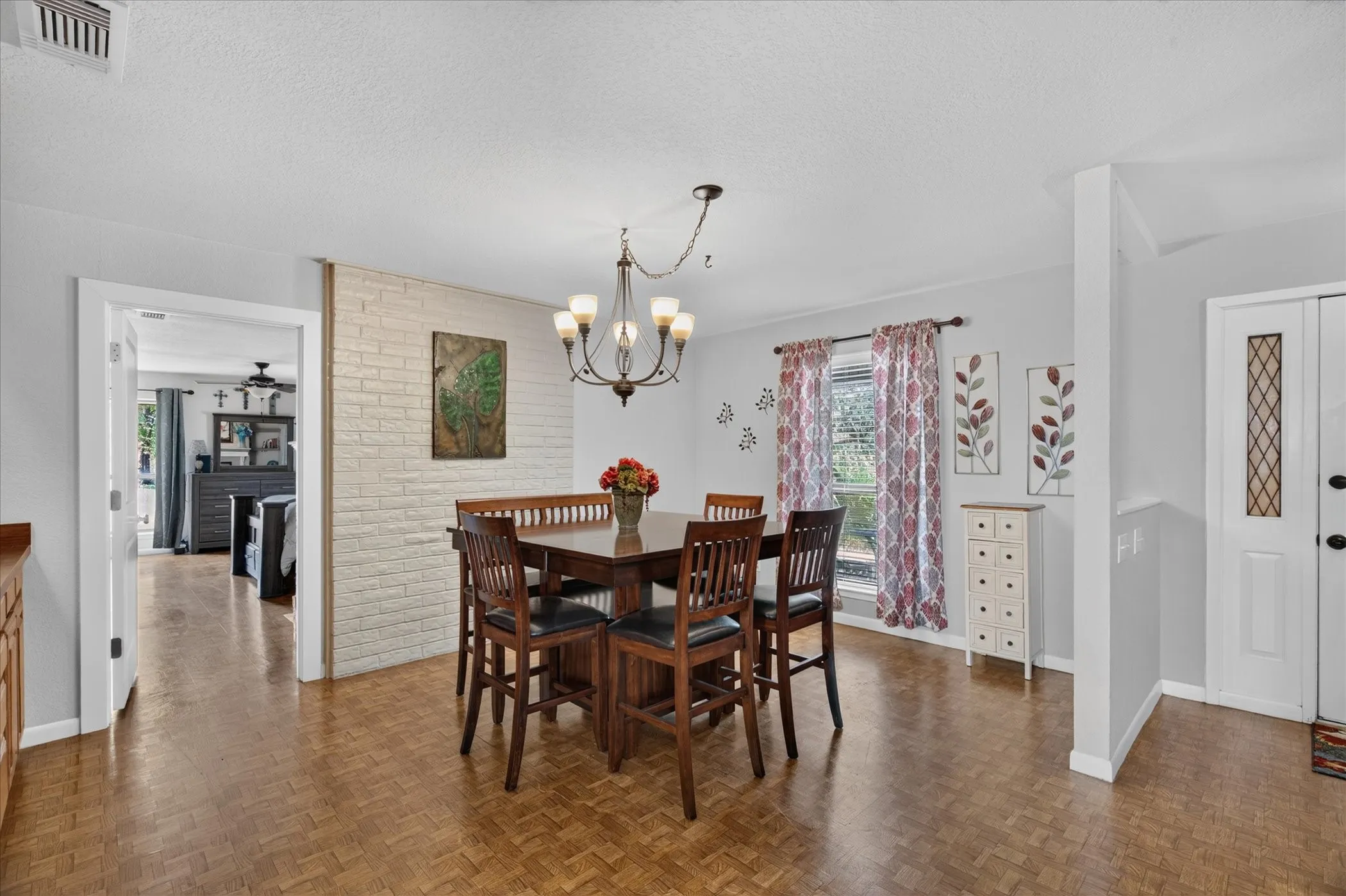 Single Family Residence For Sale in Parker County , 448 Remuda Drive, Fort Worth, Texas 76108, 3 Bedroom, 3 Bathroom, 2 Garage spaces, 1,883 Sqft, built in 1985, mls#21386931, Real Estate Agent in Fort Worth, Homes For Sale in Parker county, Homes For Sale in Fort Worth, Realtor in Fort Worth Texas, Real Estate Brokerage Independent Realty Texas, Luminita Cordes Realtor
