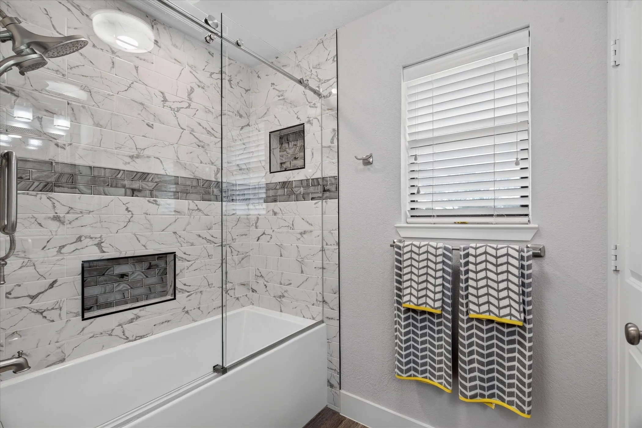 Single Family Residence For Sale in Parker County , 448 Remuda Drive, Fort Worth, Texas 76108, 3 Bedroom, 3 Bathroom, 2 Garage spaces, 1,883 Sqft, built in 1985, mls#21386931, Real Estate Agent in Fort Worth, Homes For Sale in Parker county, Homes For Sale in Fort Worth, Realtor in Fort Worth Texas, Real Estate Brokerage Independent Realty Texas, Luminita Cordes Realtor